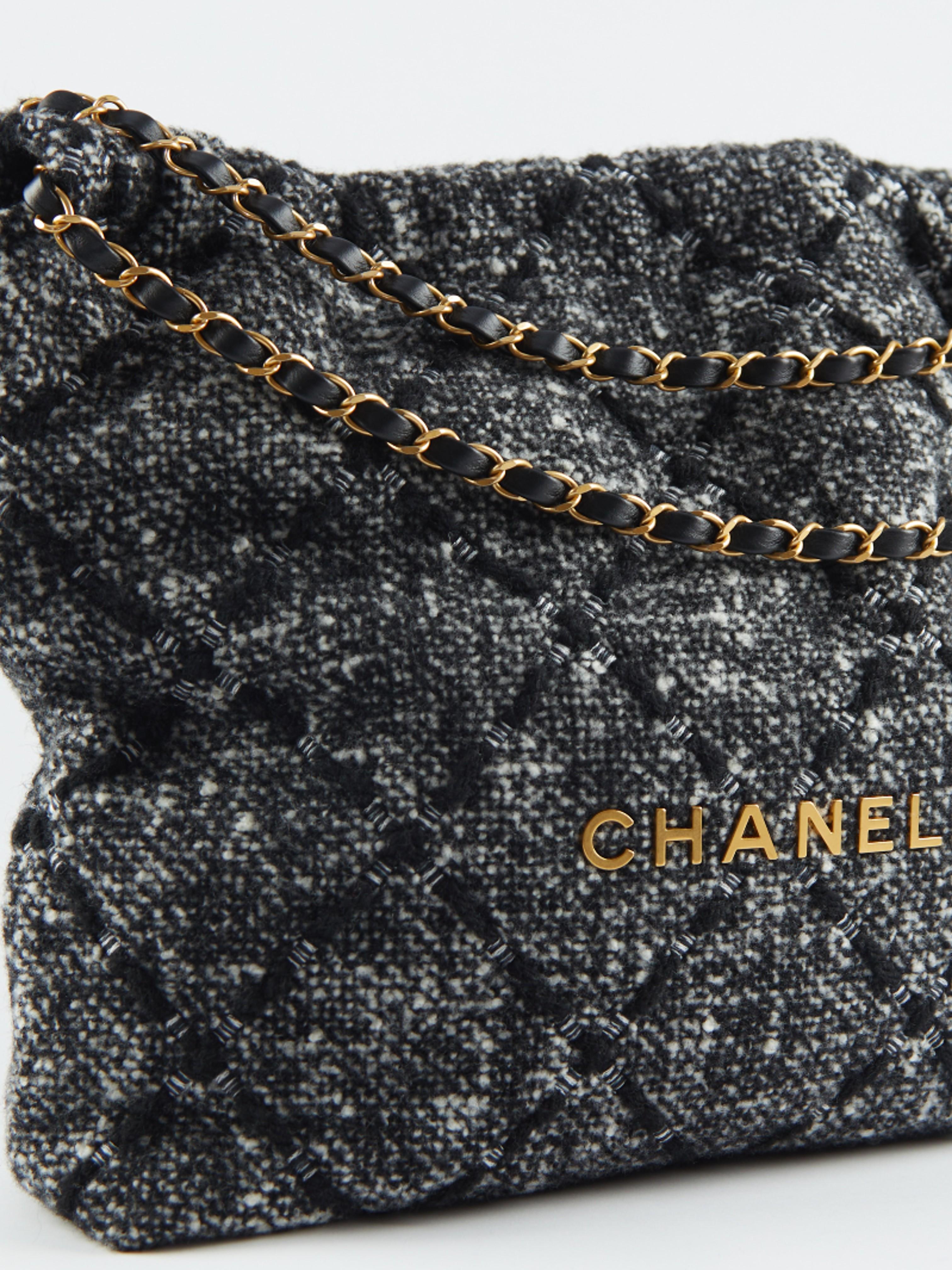 CHANEL 22 BAG BLACK & ECRU Tweed with Gold-Tone Hardware In New Condition In London, GB