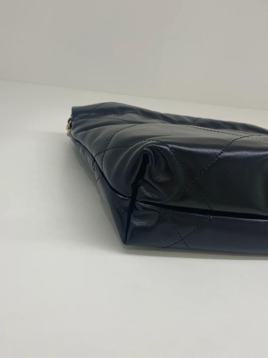 The Chanel 22 Bag Mini is an understated piece of art, crafted with superior craftsmanship for an experience of luxury. The black GHW adds an air of sophistication and exclusivity, creating a timeless look that's as timeless as it is elegant. With a