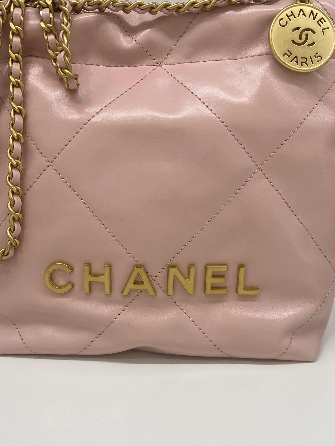Chanel 22 Bag Mini - Pink GHW In New Condition For Sale In Double Bay, AU