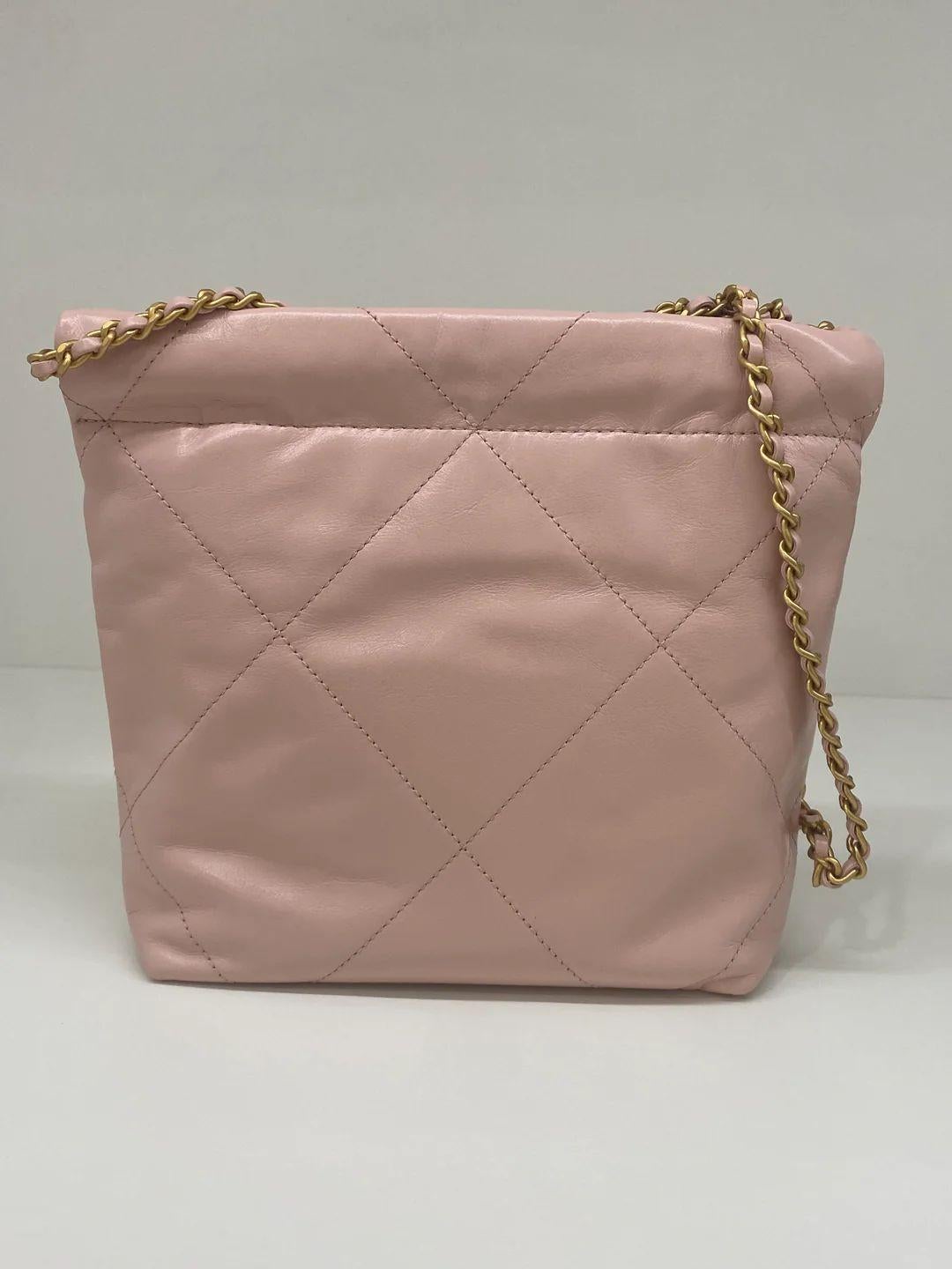 Chanel 22 Bag Mini - Pink GHW For Sale 1