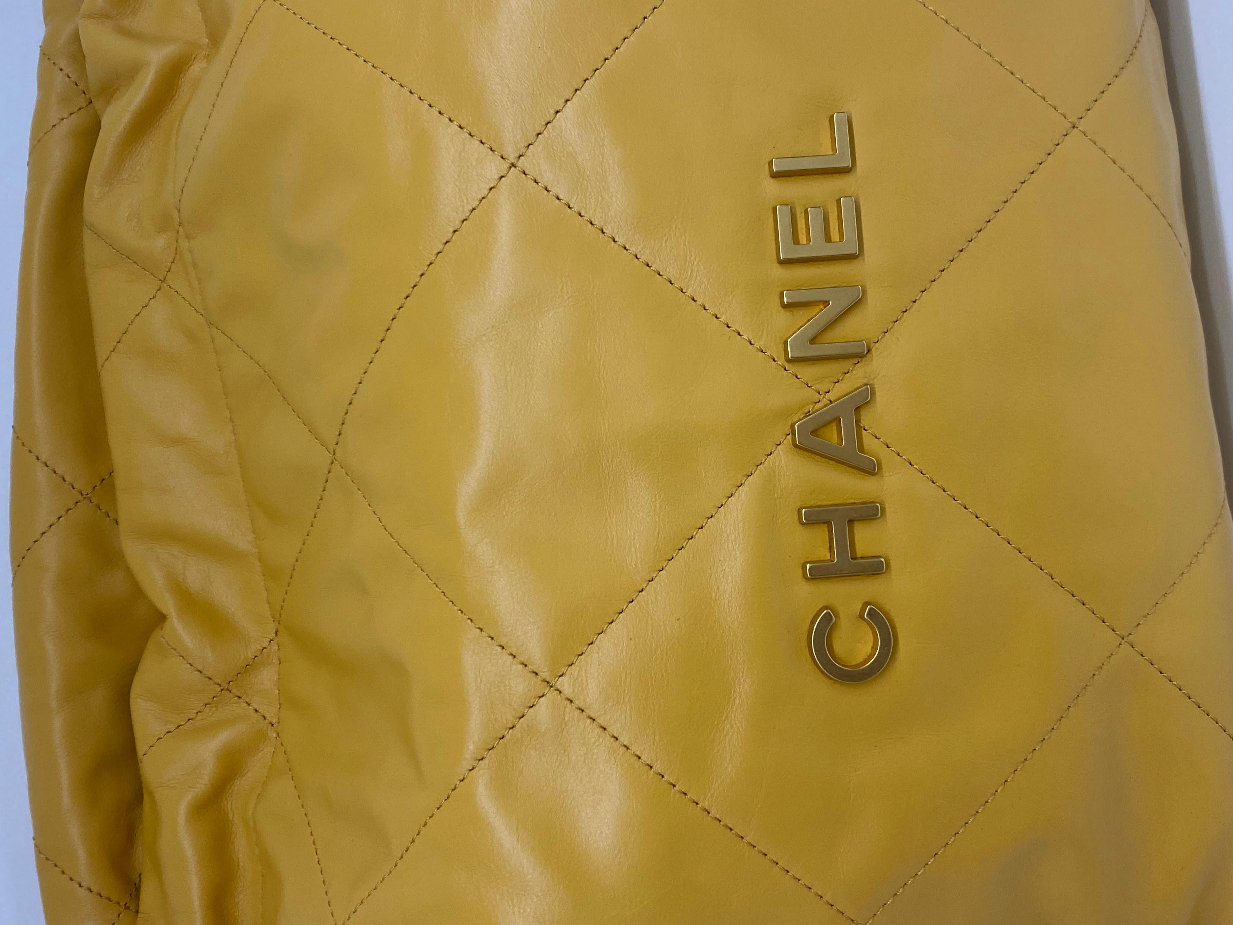 Women's Chanel 22 Handbag Medium Yellow GHW  For Sale