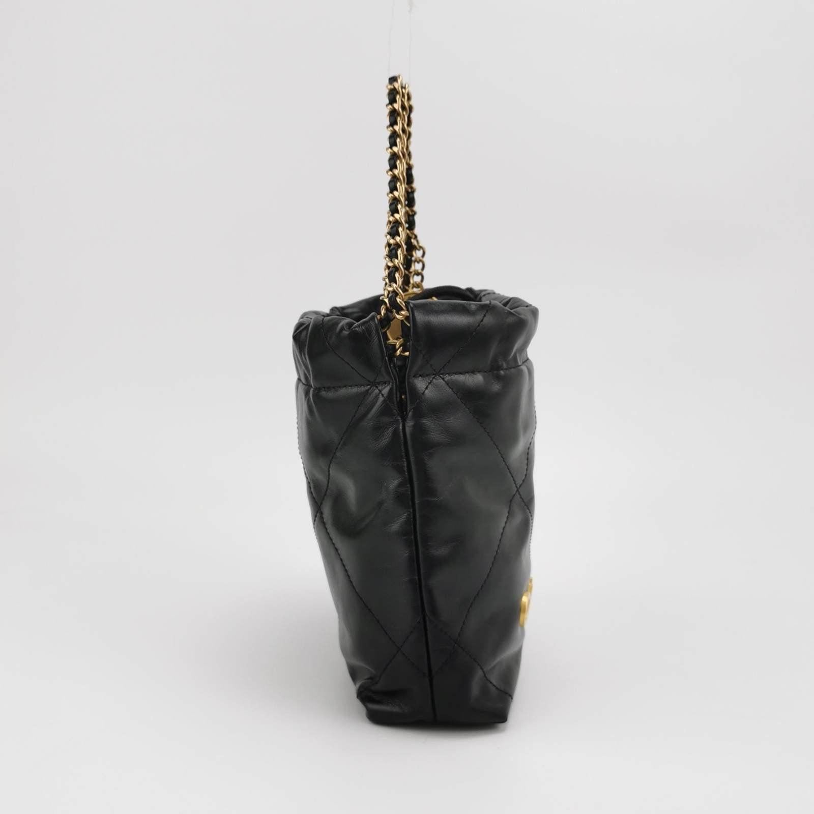 Chanel 22 Hobo Bag Mini Shiny Calfskin Leather Black with Gold-tone Hardware In Excellent Condition In AUBERVILLIERS, FR