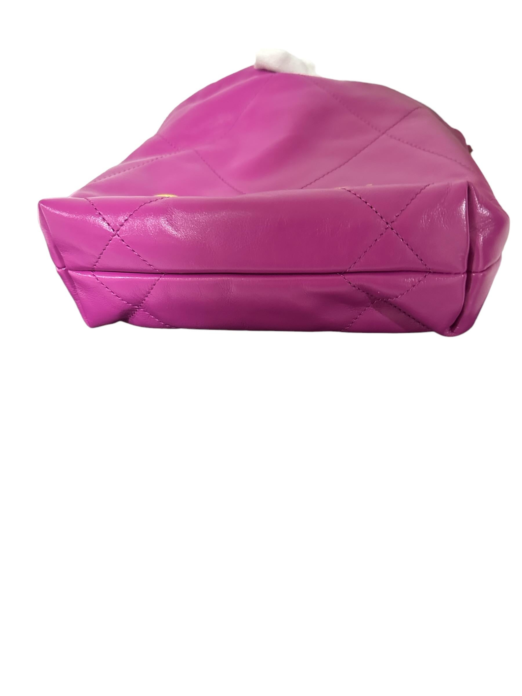 CHANEL 22 Mini Handbag Barbie Purple Gold Hardware  In New Condition In West Chester, PA