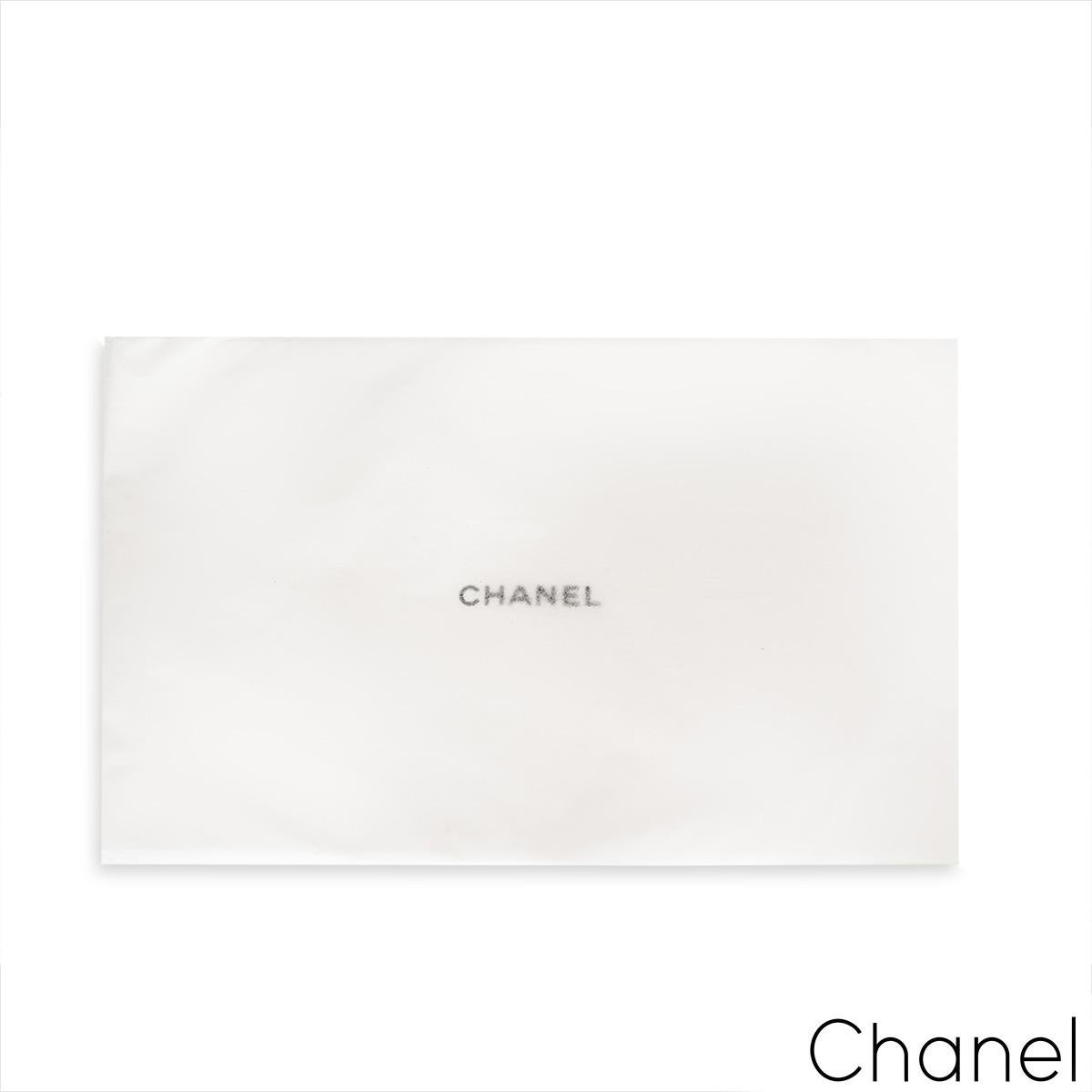 Chanel 22 Mini-Tasche aus glänzendem Kalbsleder im Zustand „Neu“ im Angebot in London, GB