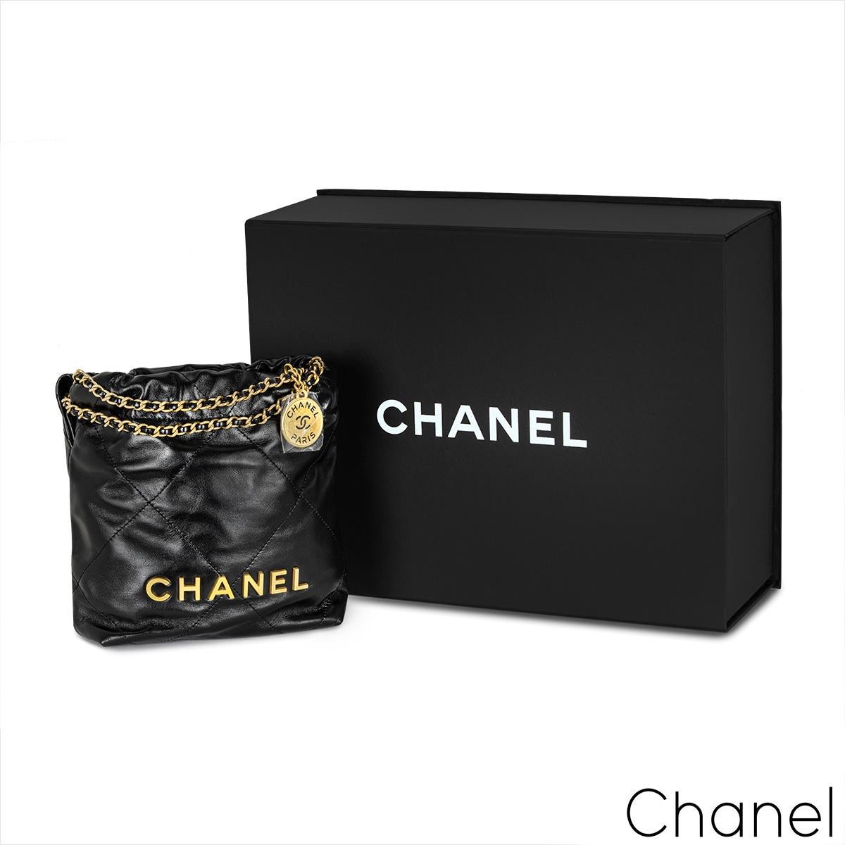 Chanel 22 Mini sac en cuir de veau brillant en vente 2