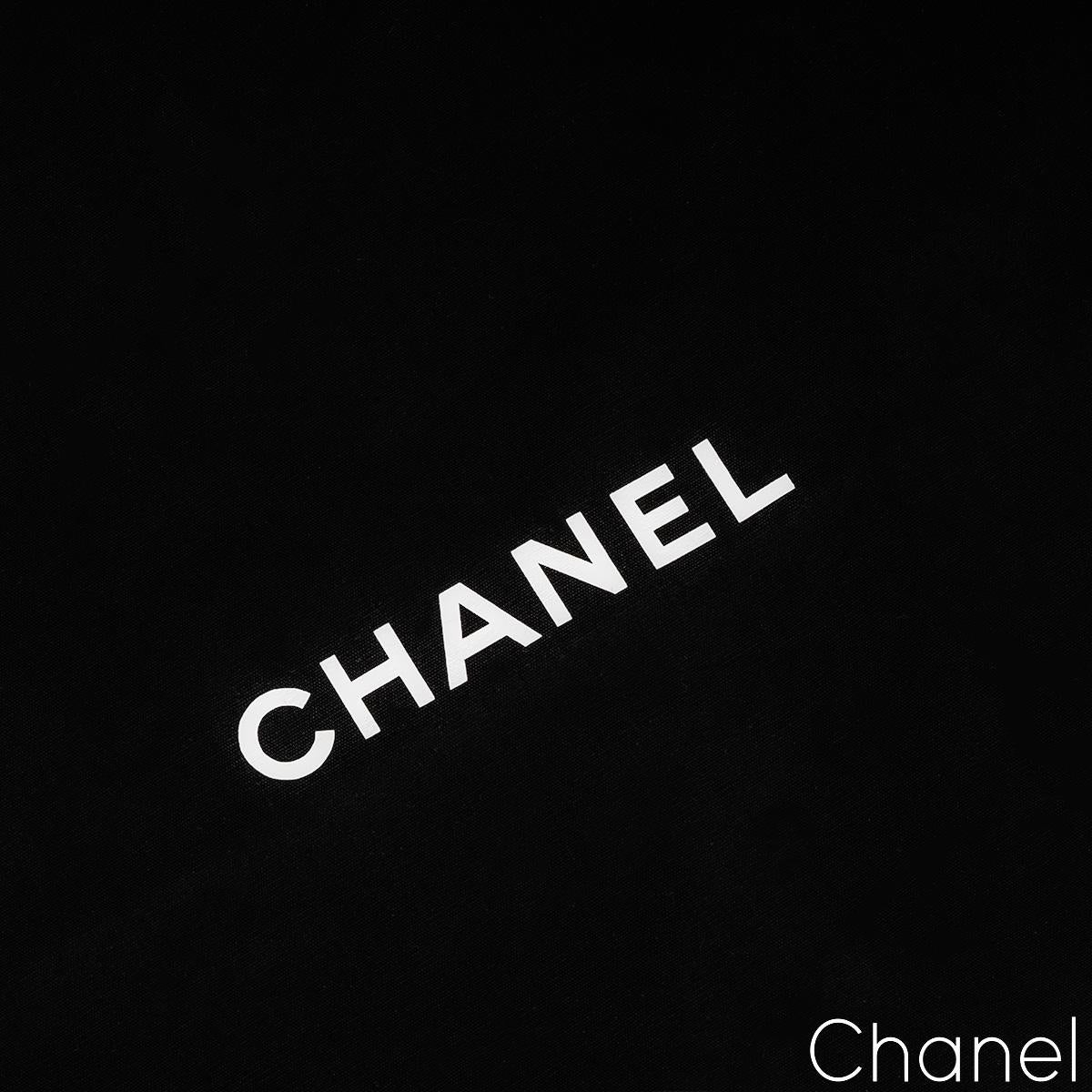 Chanel 22 Mini sac en cuir de veau brillant en vente 3