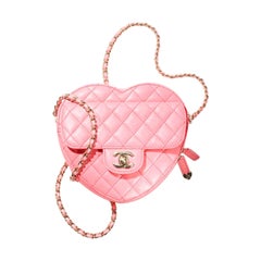 CHANEL 22 RUNWAY HEART BAG Lambskin Coral Pink