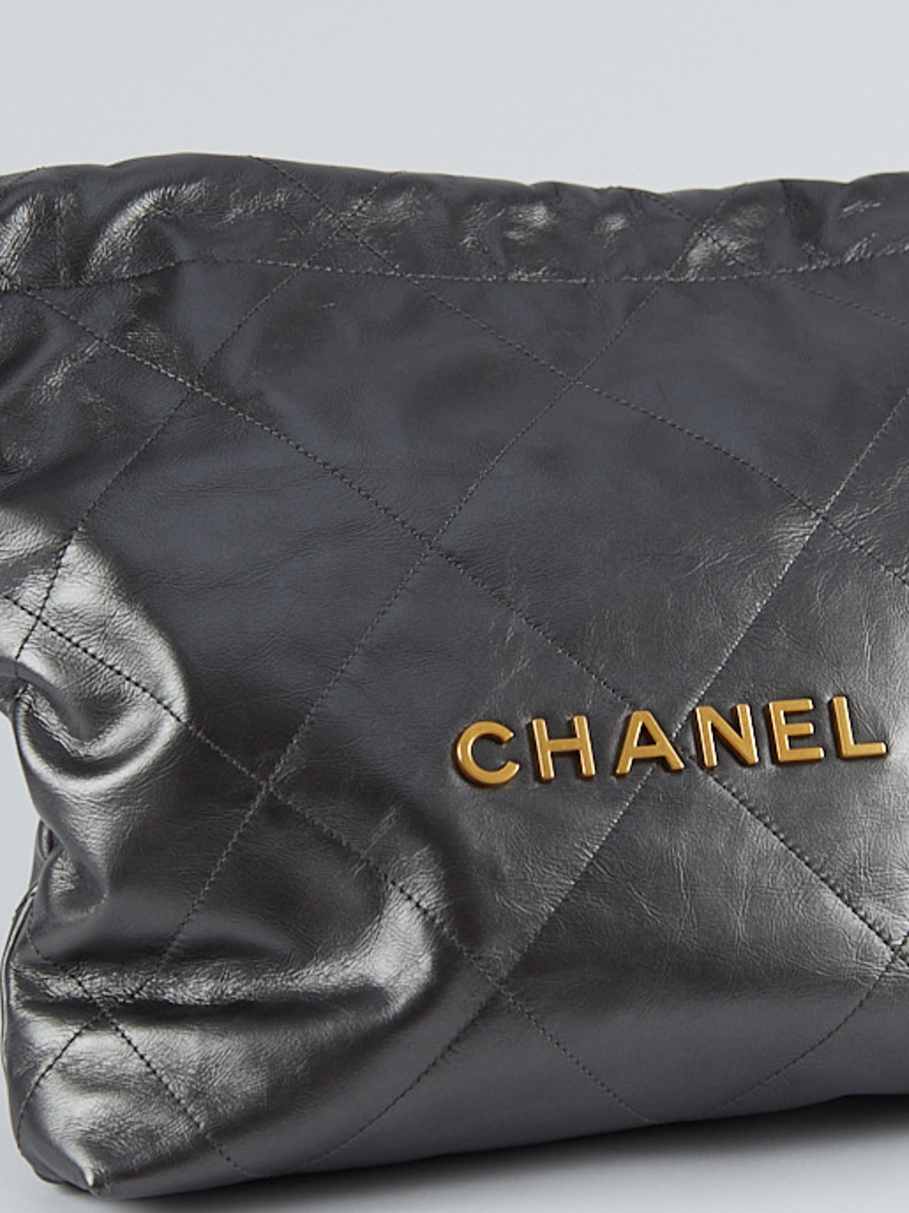 CHANEL 22 SMALL BAG METALLIC Lambskin Leather with Gold-Tone & Ruthenium-Finish In New Condition In London, GB
