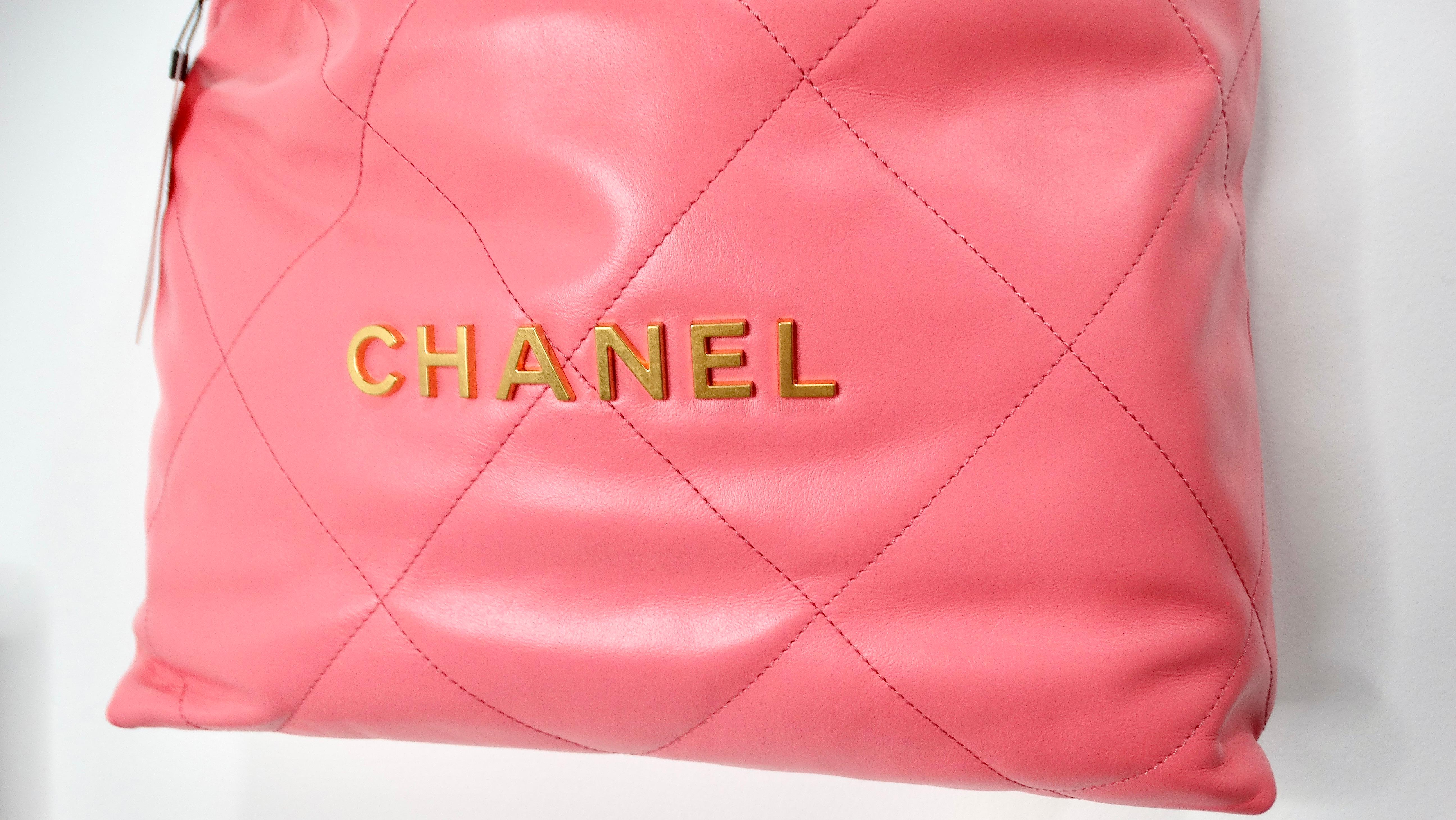 Chanel 22 Bolso Tote Pequeño Piel de Becerro Acolchada Coral Brillante Rosa en venta
