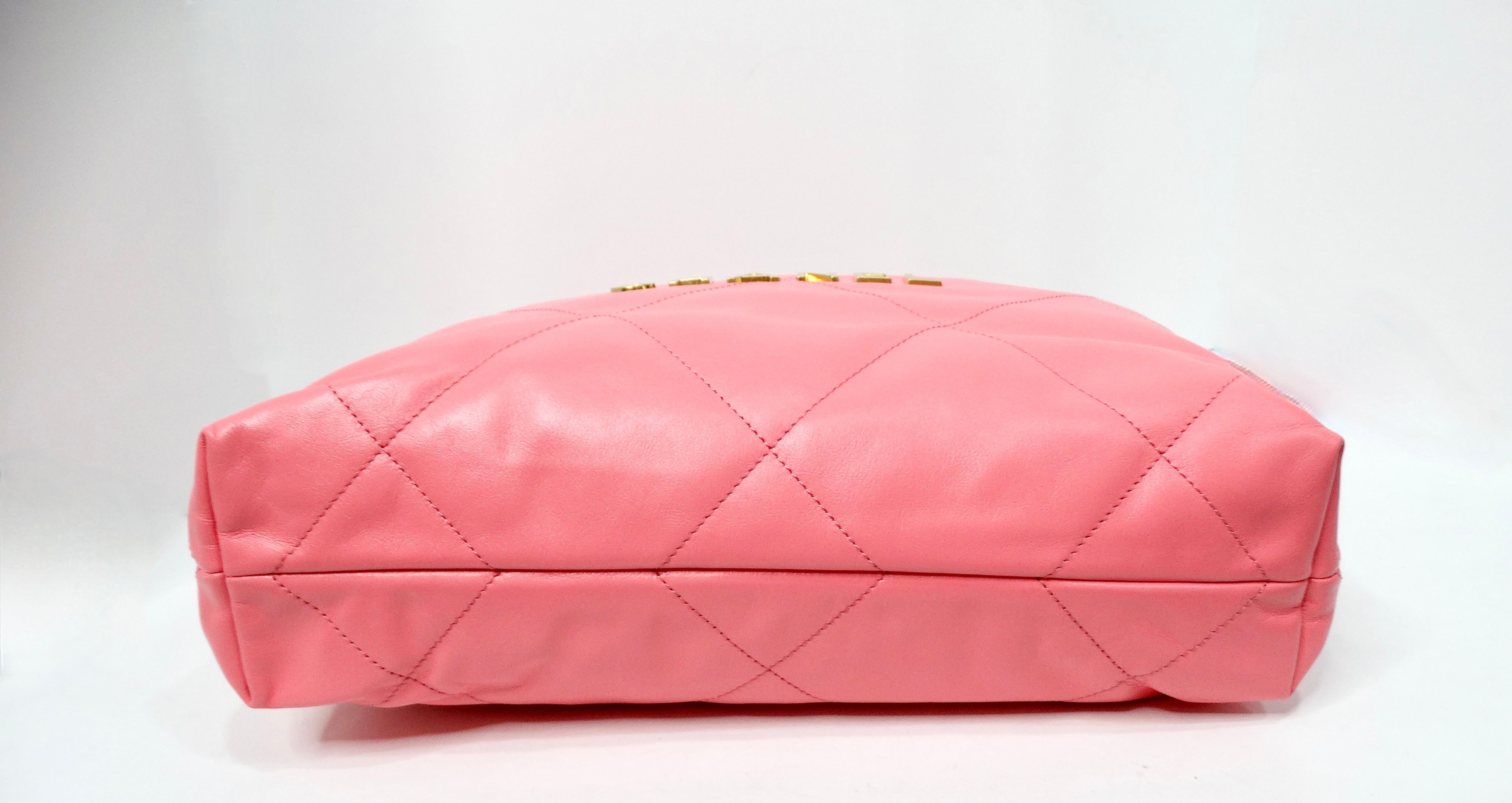 Chanel 22 Bolso Tote Pequeño Piel de Becerro Acolchada Coral Brillante en venta 1