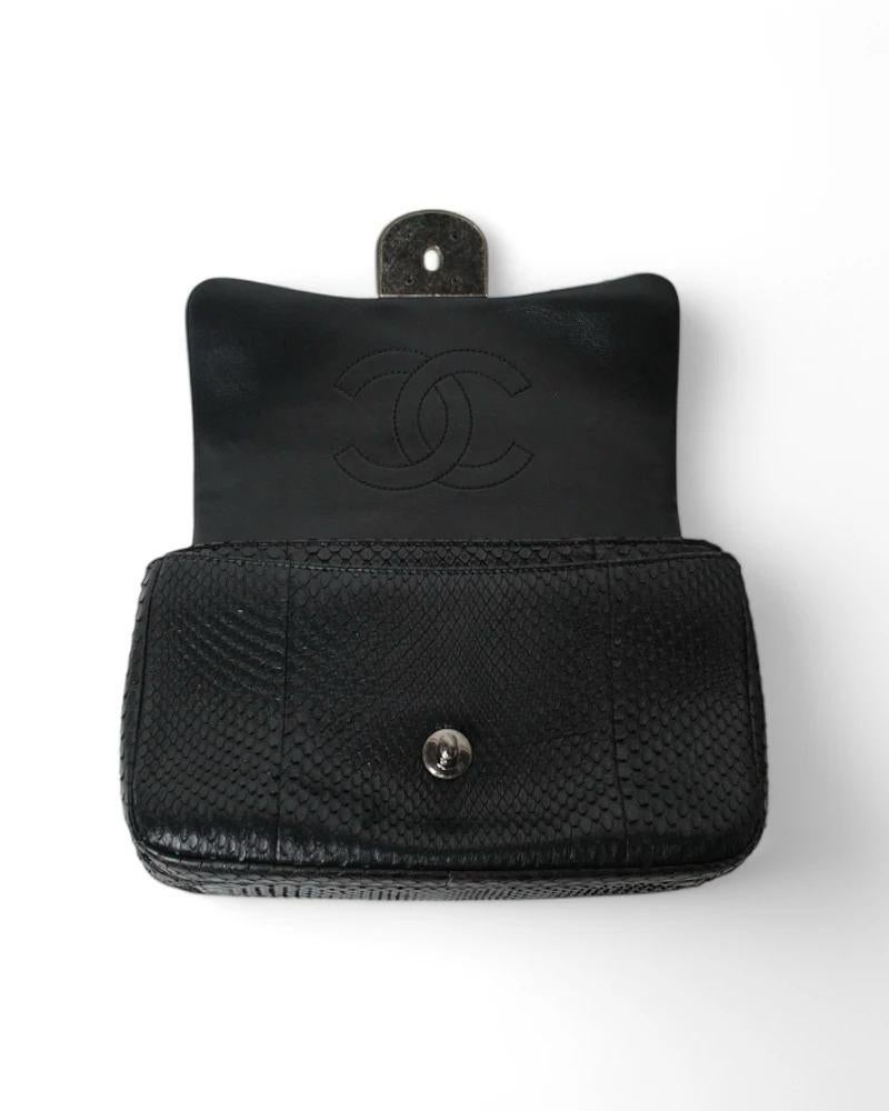 Chanel 22 Timeless Double Chain Black For Sale 16