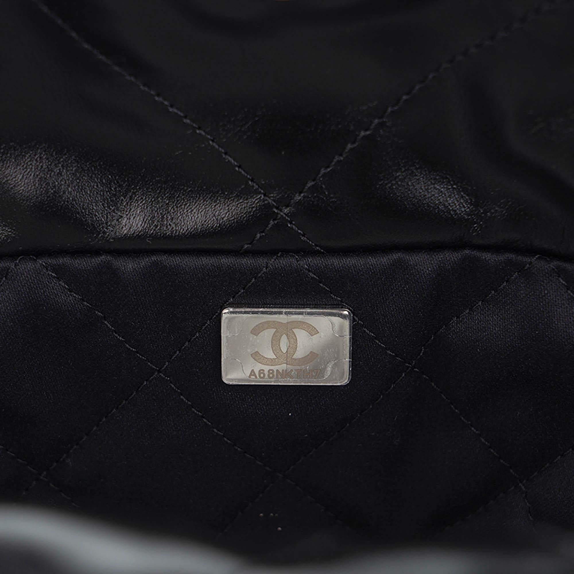 Chanel 22 Tote Quilted Diamond Stitched Hobo Bag with Brushed Silver Hardware For Sale 5