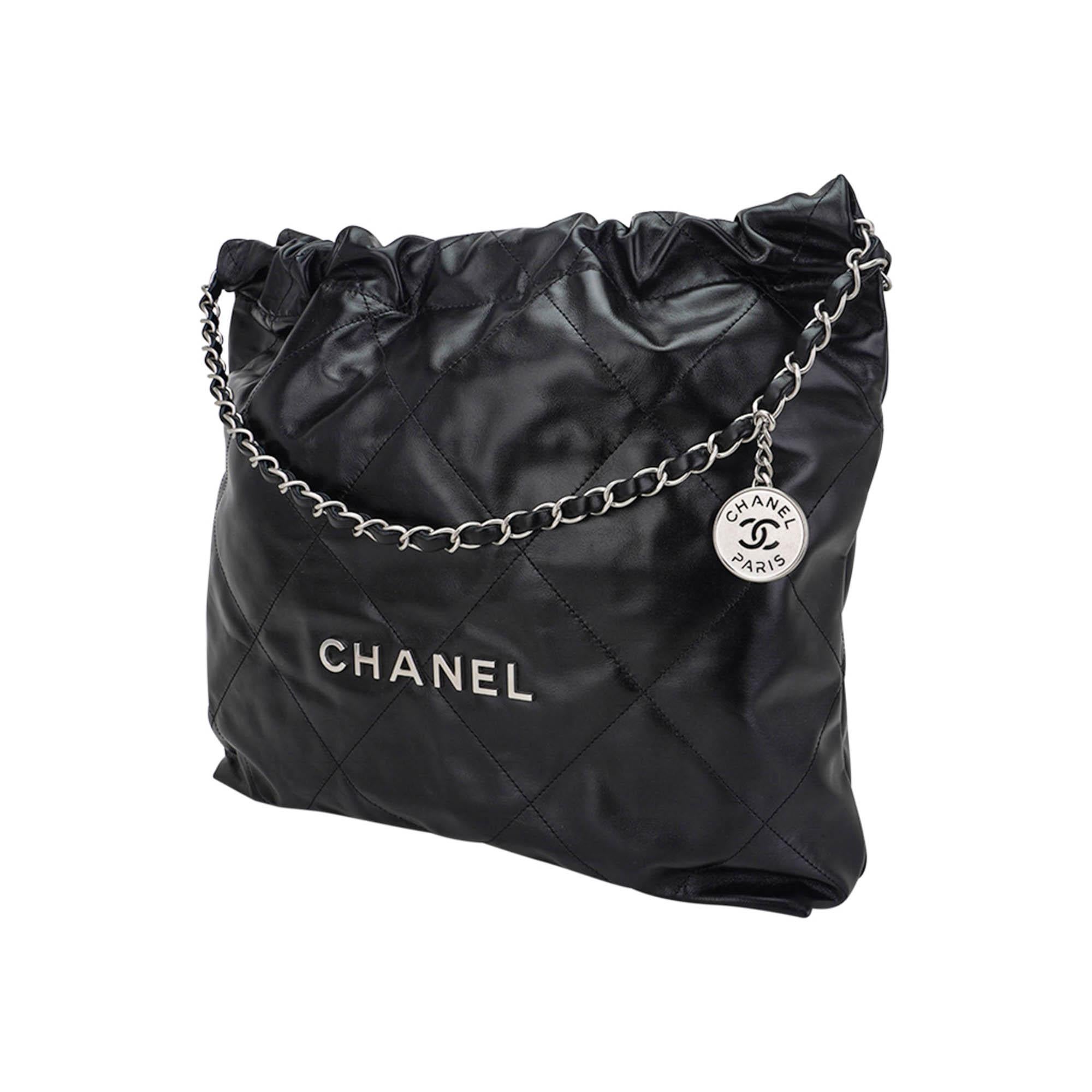 Chanel 22 Tote Quilted Diamond Stitched Hobo Bag with Brushed Silver Hardware In New Condition For Sale In Miami, FL