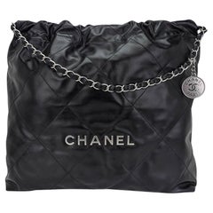Chanel 22 Tote Quilted Diamond Stitch by Stitch Hobo Bag con hardware in argento spazzolato