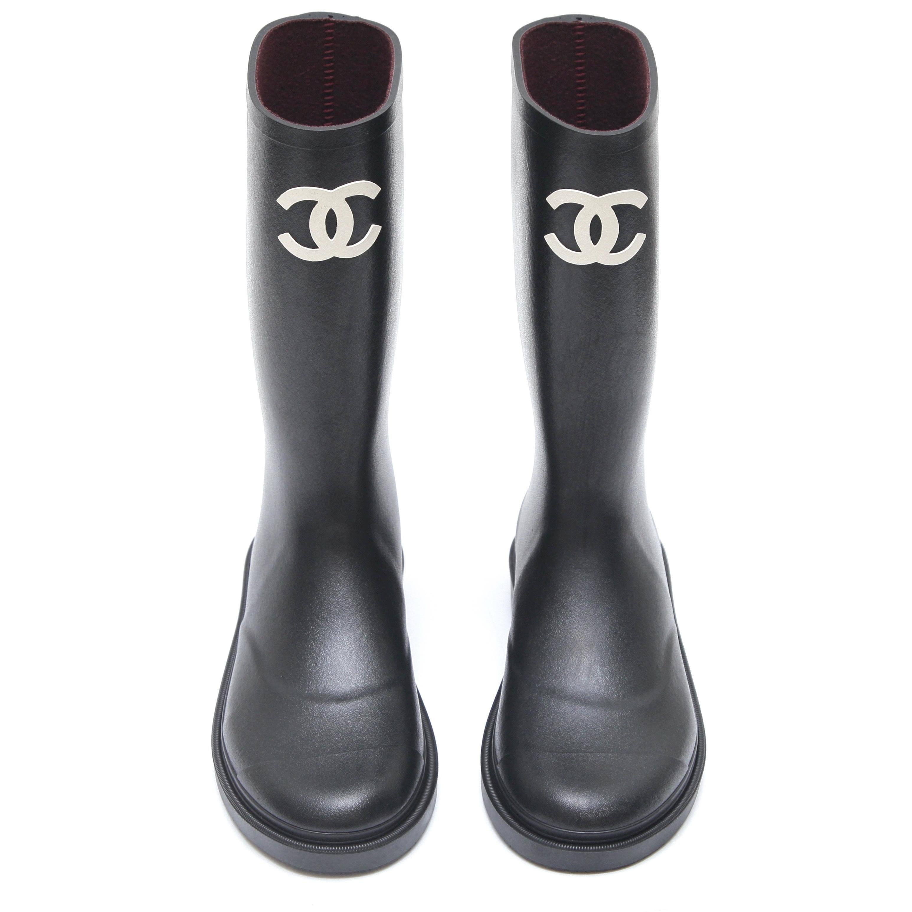 CHANEL 22A Black High Boots Caoutchouc Rubber CC Pull On Runway Sz 38 ...