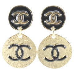 Chanel 22A Black x Gold CC Drop Earrings 42ck624s at 1stDibs