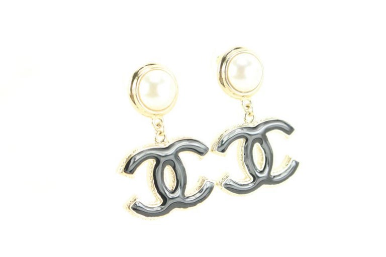 Chanel 22a Black x Gold Jumbo CC Pearl Dangle Drop Earrings Pierce70ck615s  at 1stDibs