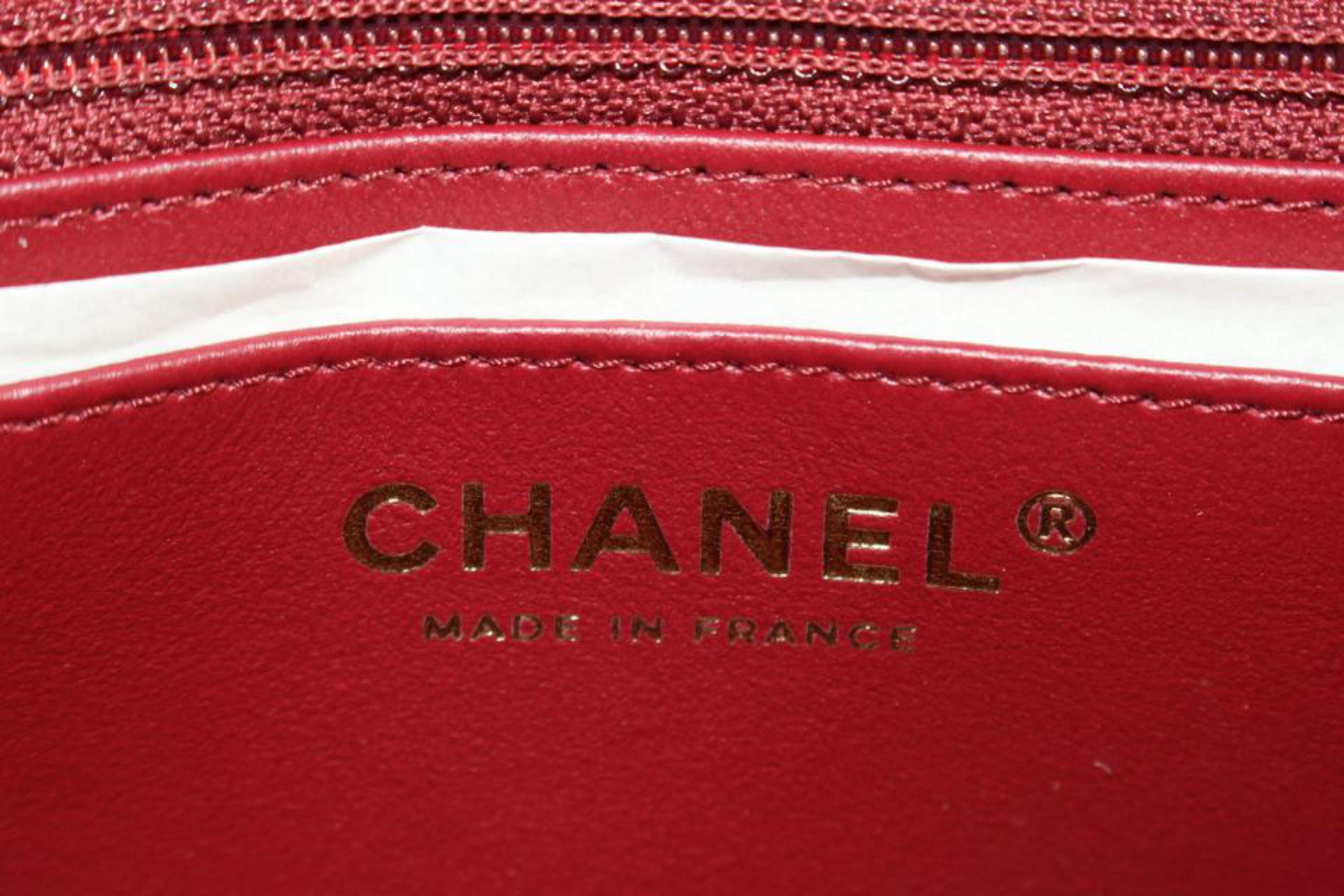 Chanel 22A Mini sac à rabat classique en cuir d'agneau matelassé bordeaux GHW 45cc825 en vente 4