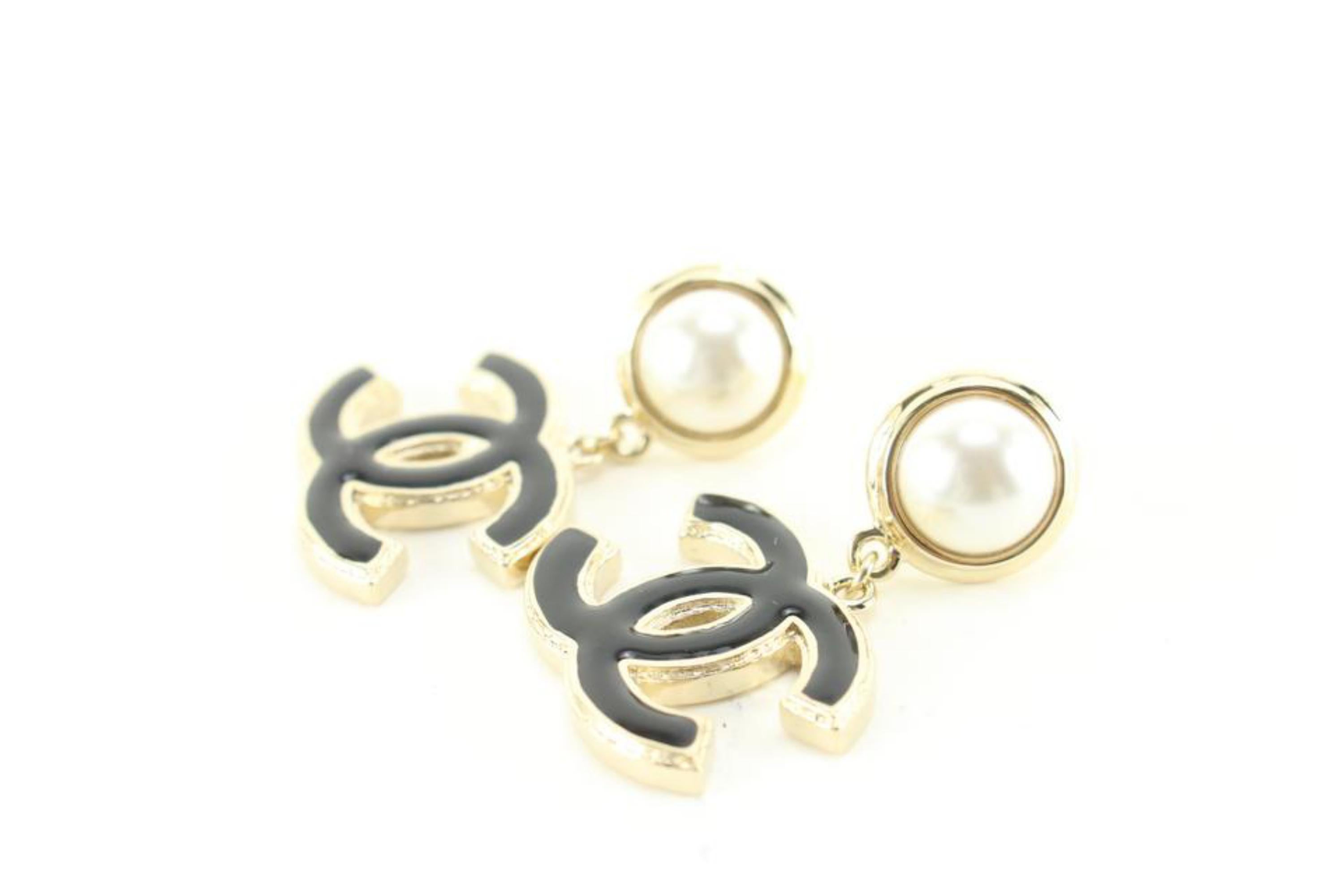 Chanel 22A Gold x Pearl x Black Large Drop CC Earrings 84ck629s In New Condition In Dix hills, NY
