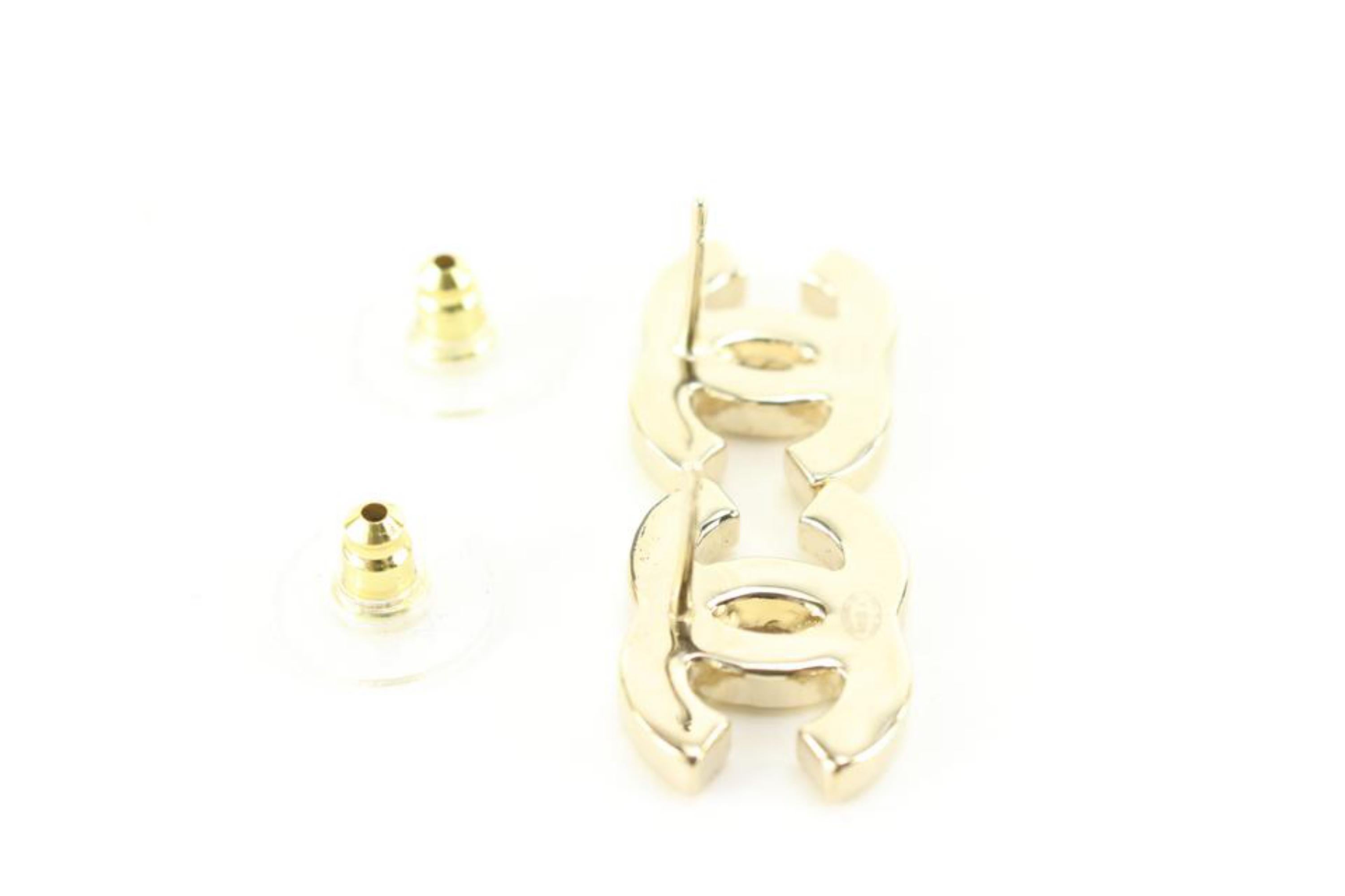 Chanel 22a White x Gold CC Logo Pierce Earrings 83cz629s In New Condition In Dix hills, NY
