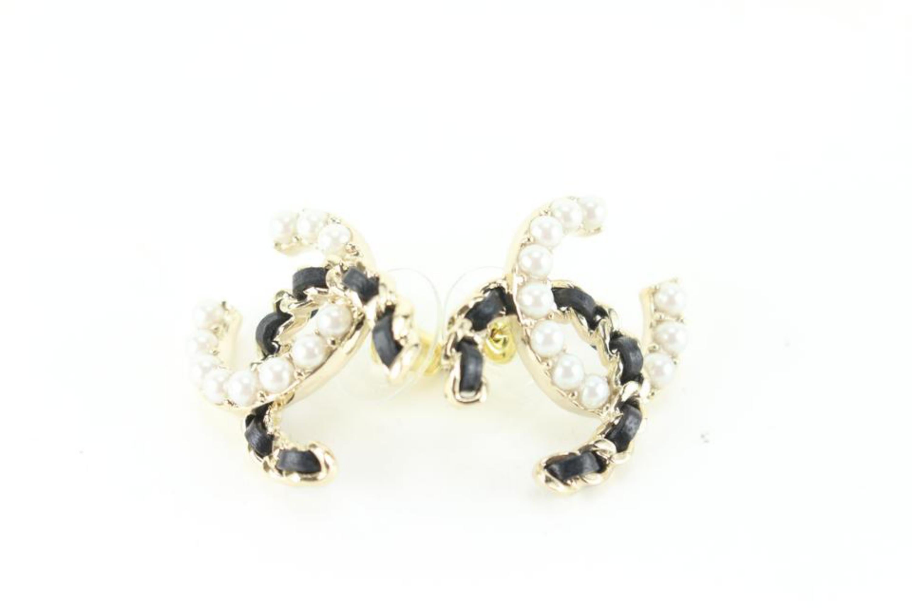 Beige Chanel 22B Pearl x Black Crystal CC Logo Pierce Earrings 81ck727s