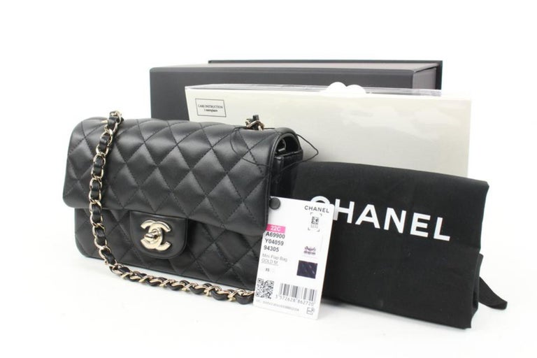 Chanel 22C Black Quilted Lambskin Mini Classic Flap Gold Chain 37c12 For  Sale at 1stDibs