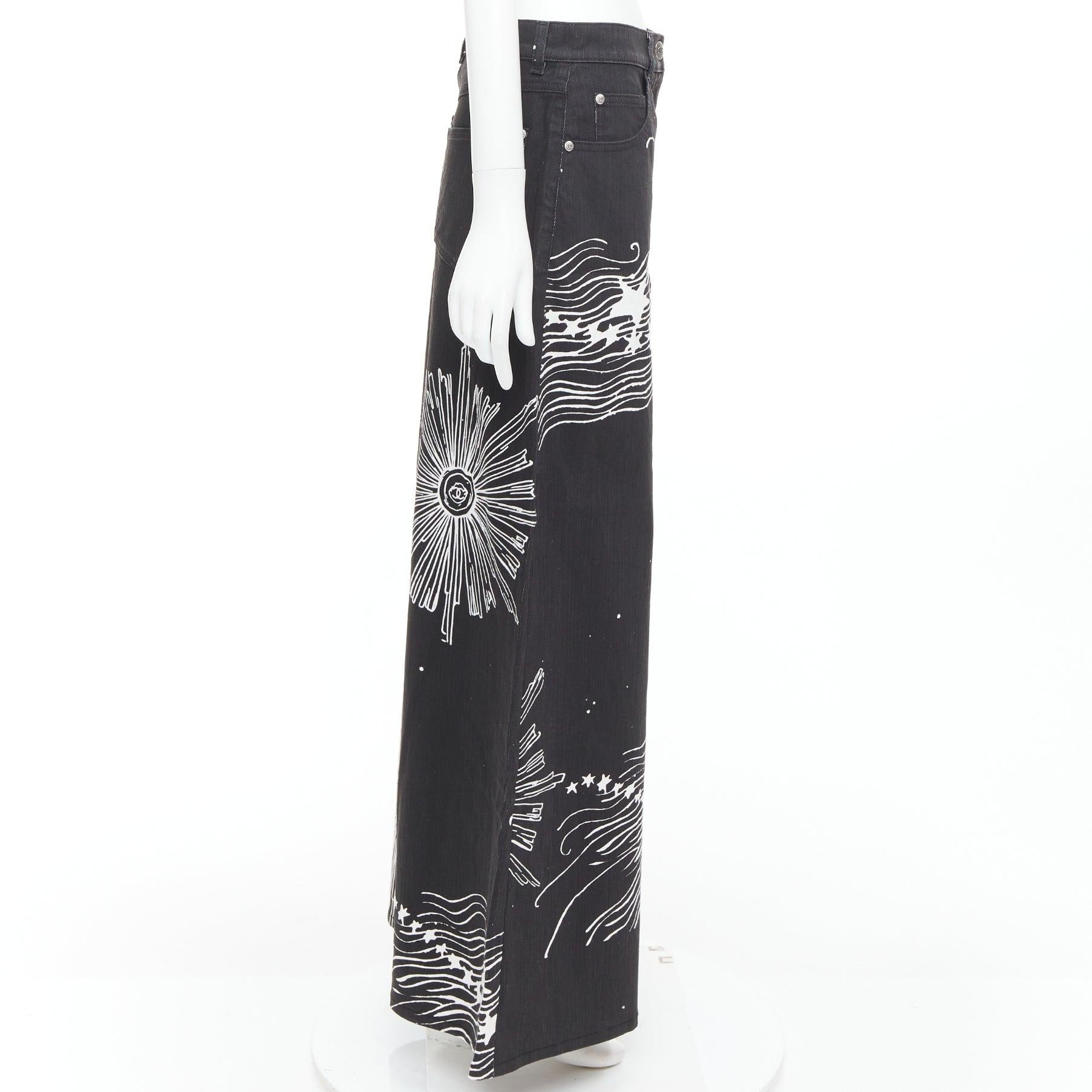 CHANEL 22C black white CC horoscope star print wide leg jeans FR40 L In New Condition For Sale In Hong Kong, NT