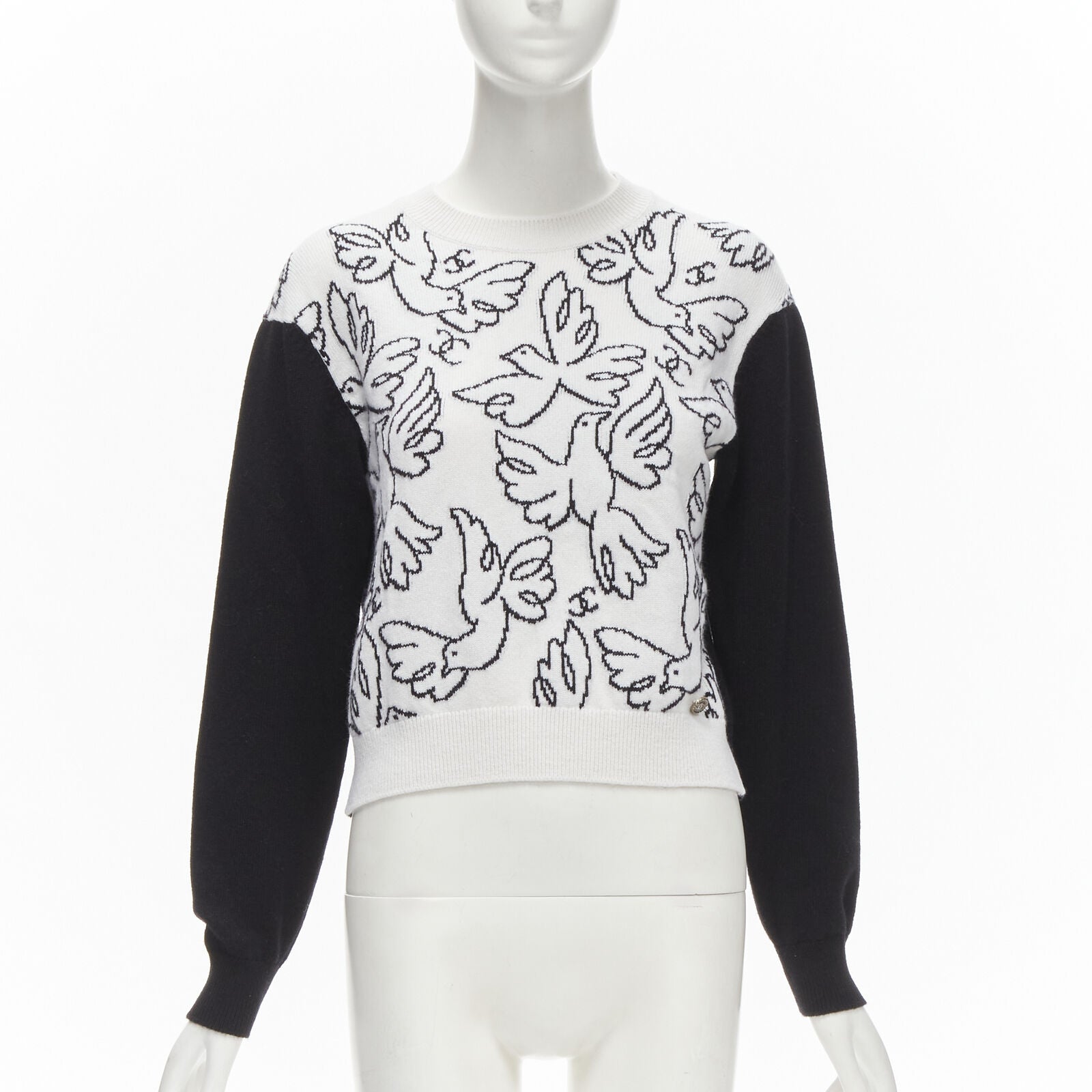 CHANEL 22C cashmere black white Dove bird CC pullover sweater FR34 XS For Sale