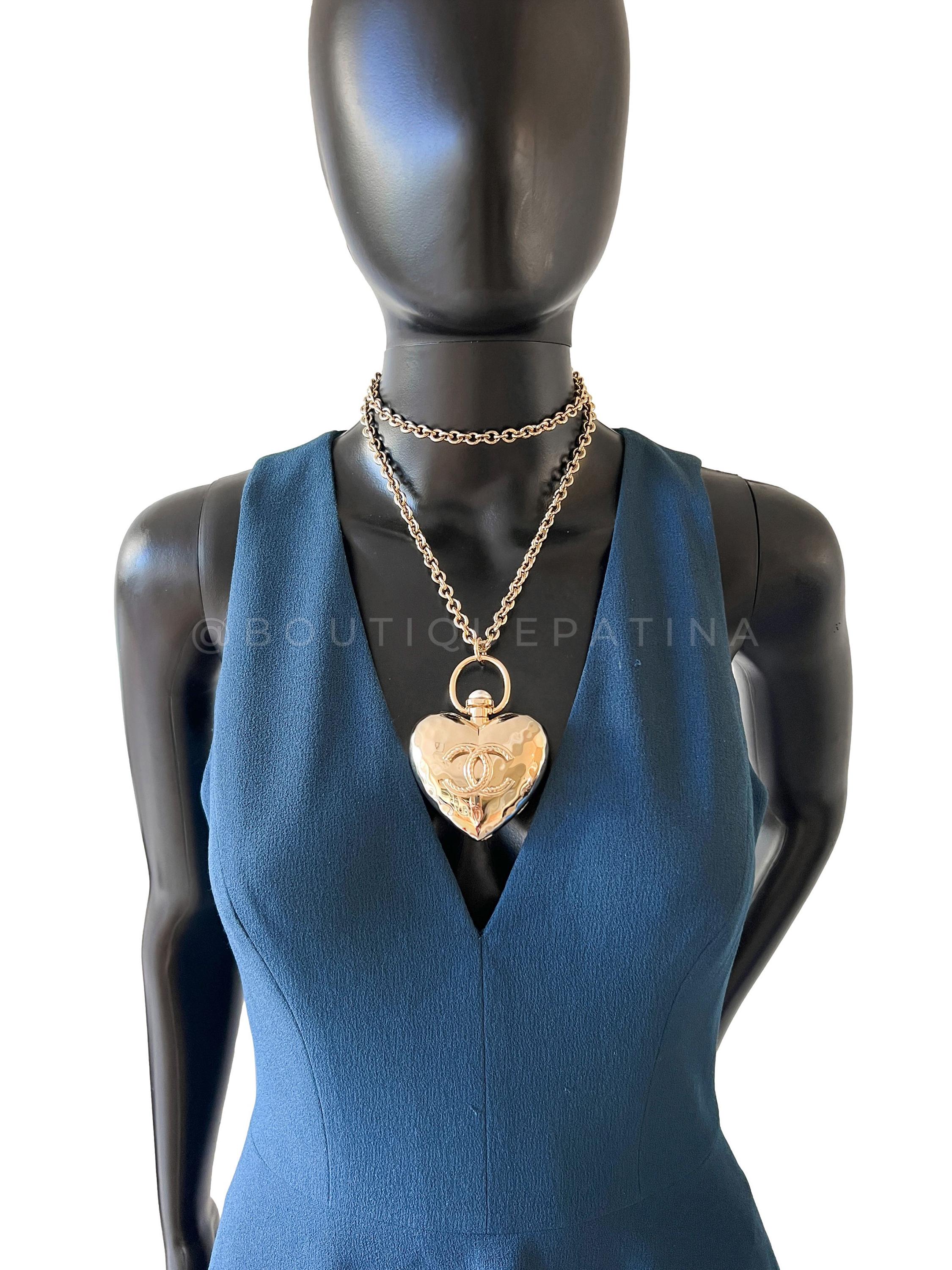 Women's Chanel 22C Giant Heart Locket Pendant Necklace 66949 For Sale