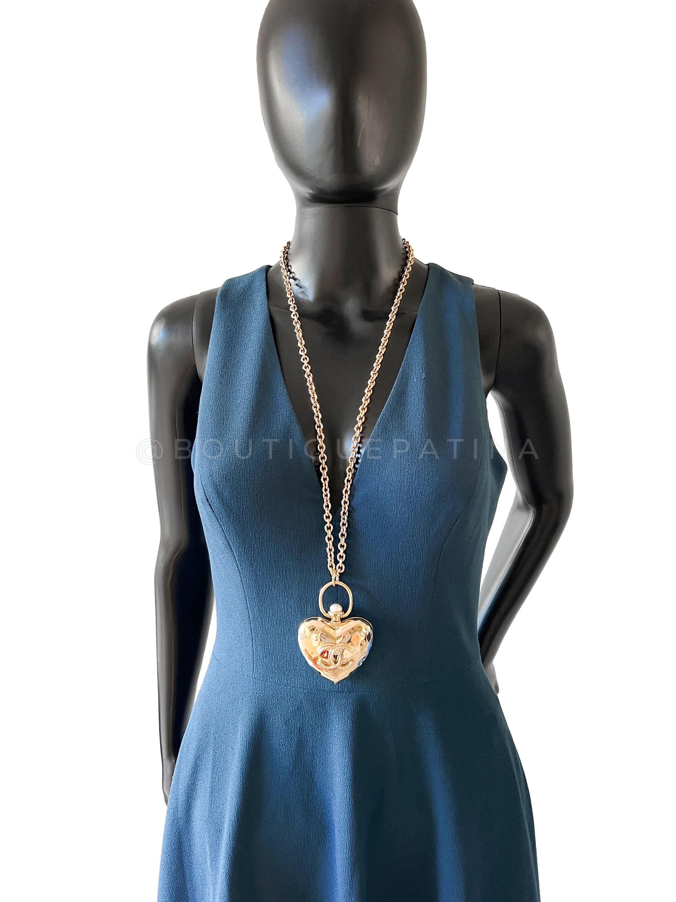 Chanel 22C Giant Heart Locket Pendant Necklace 66949 For Sale 1