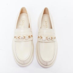CHANEL 22C ivory CC heart flower charm chain leather loafers EU37