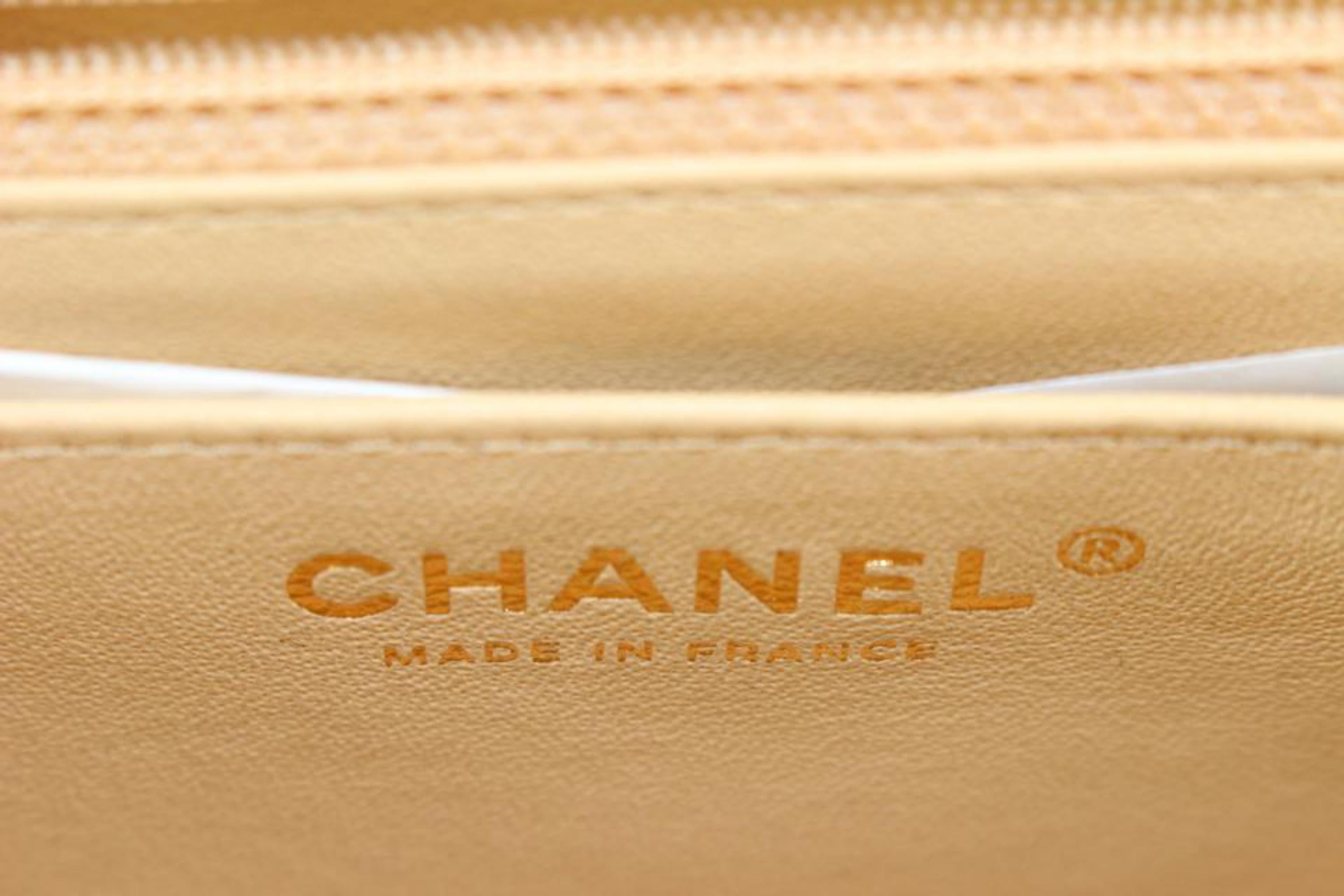 Chanel 22C Seltene Bicolor Beige Schwarze gesteppte Lammfell Mini Classic Flap 111ca4 7