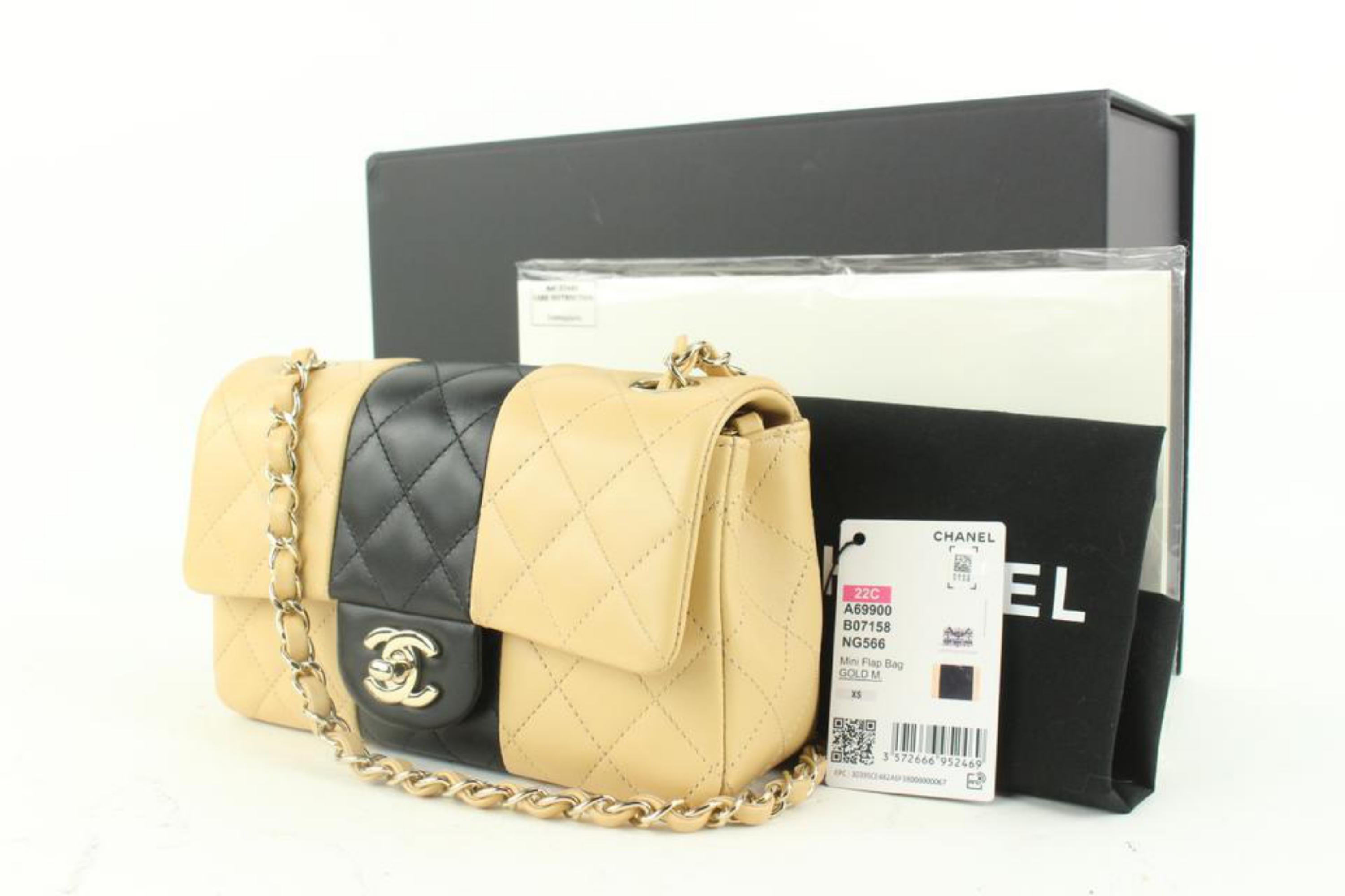 Chanel 22C Seltene Bicolor Beige Schwarze gesteppte Lammfell Mini Classic Flap 111ca4
Datum Code/Seriennummer: K662X1A8
Hergestellt in: Frankreich
Maße: Länge:  7,75
