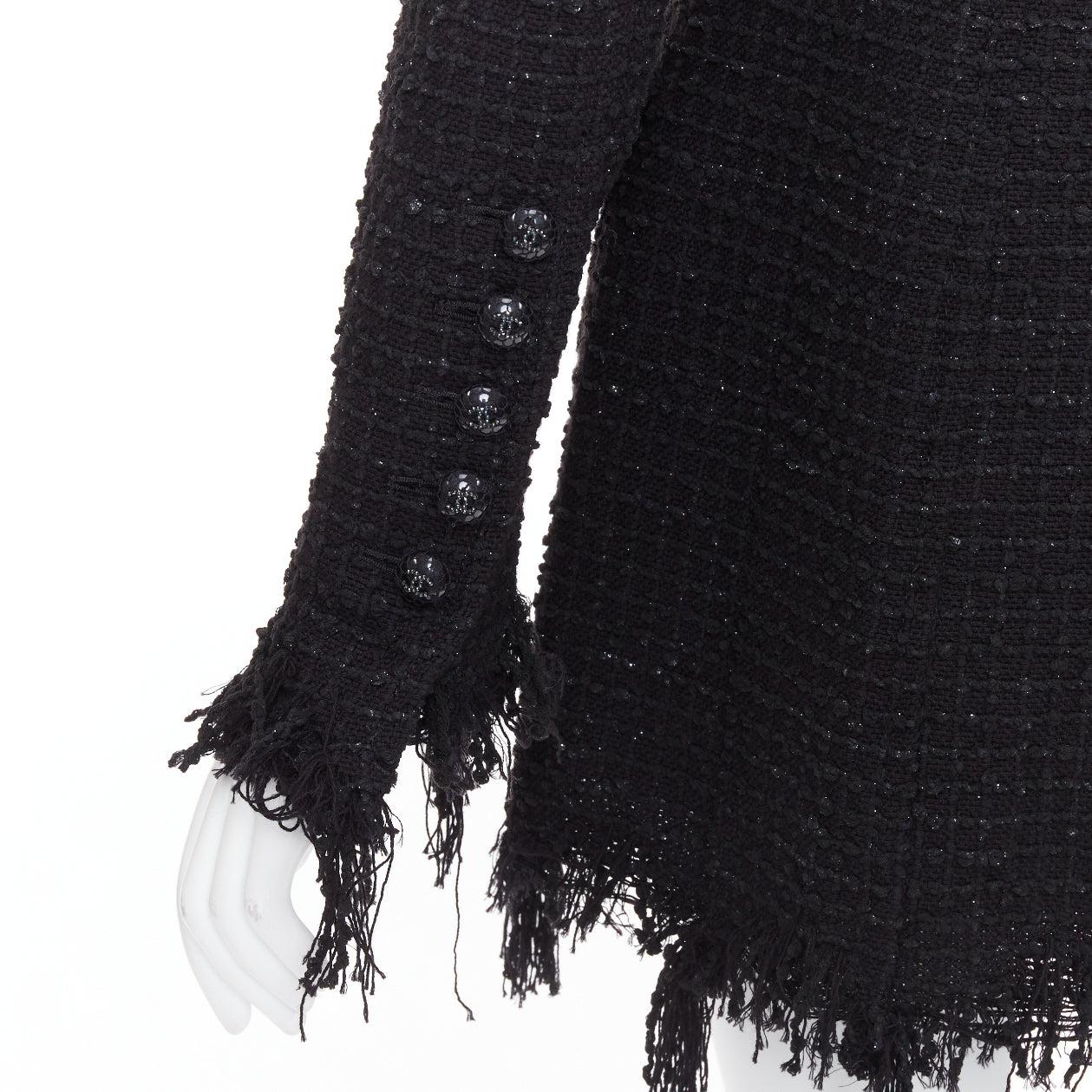 Chanel 22C Giacca lunga 4 tasche in tweed nero con frange FR36 S
Riferimento: LAYU/A00068
Marchio: Chanel
Designer: Virginie Viard
Collection'S: 22C - Pista di decollo e di atterraggio
Materiale: Cotone, misto
Colore: nero
Modello: Tweed
Chiusura: