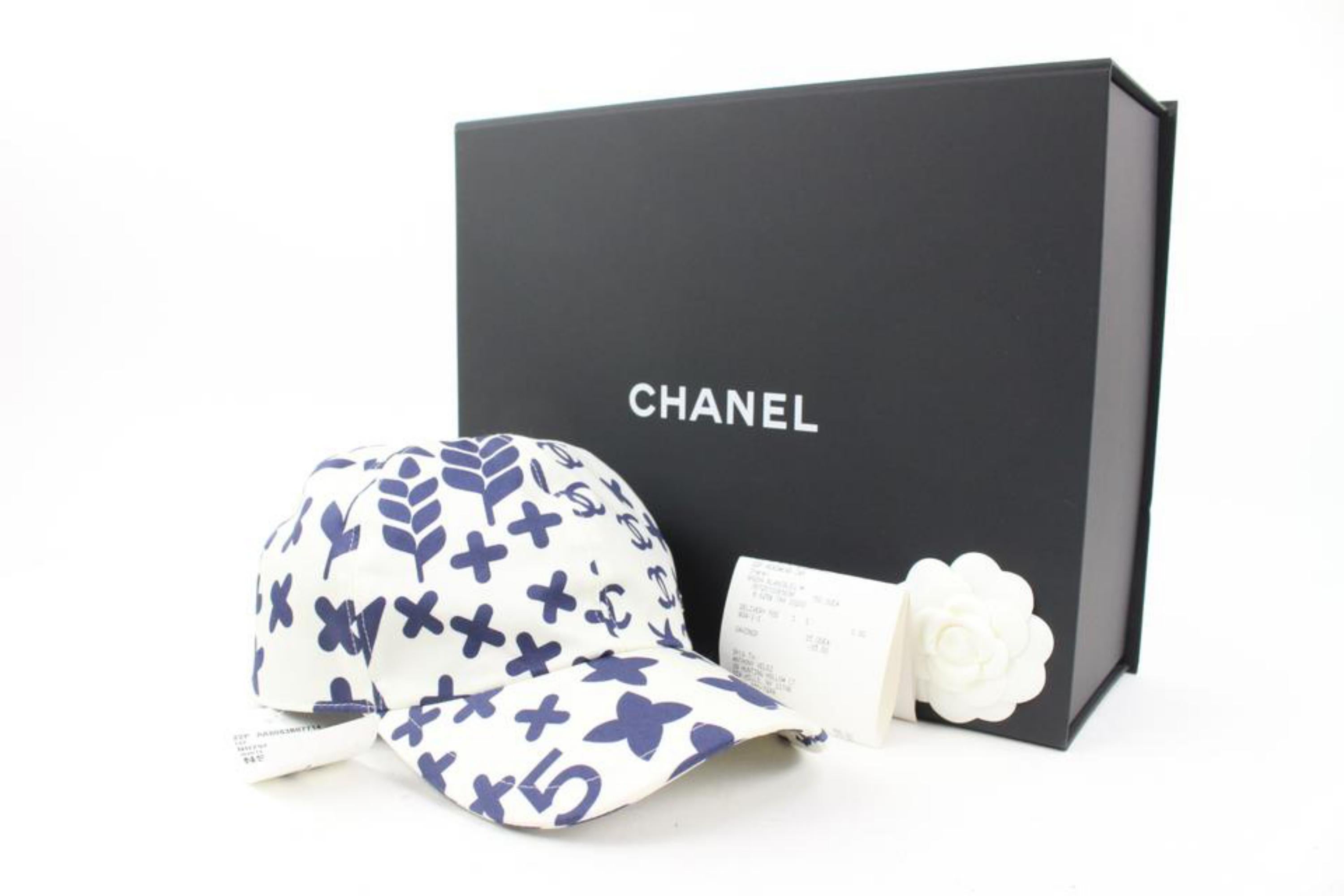 Chanel 22P 2022 White x Navy Blue Charm Icon CC Logo Baseball Cap Hat 85C24s
Made In: Italy
Measurements: Length:  8.5