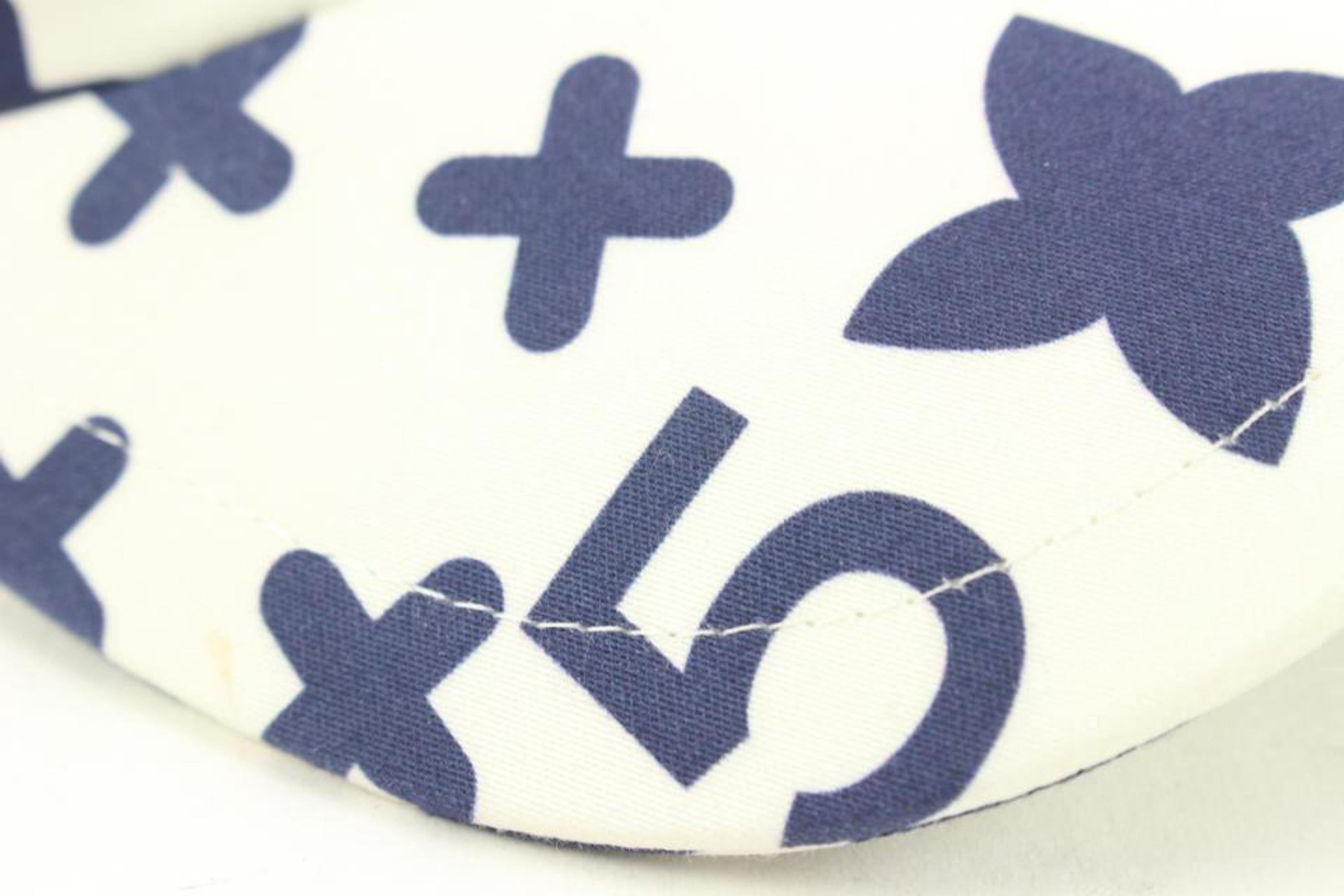 Chapeau de baseball Chanel 22P 2022 à breloques blanches x bleu marine avec logo CC 85C24 Unisexe en vente