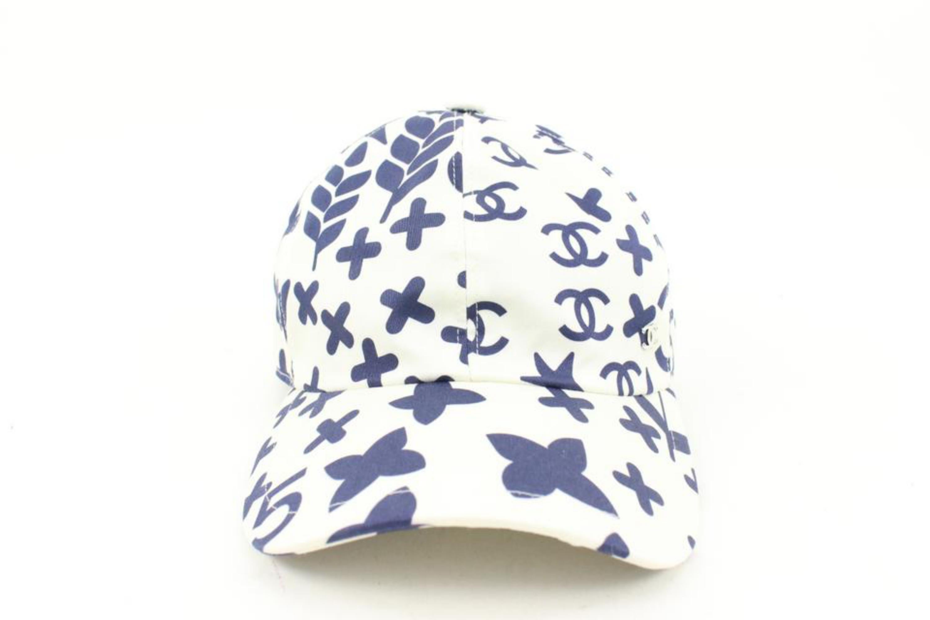 Women's or Men's Chanel 22P 2022 White x Navy Blue Charm Icon CC Logo Baseball Cap Hat 85C24s For Sale
