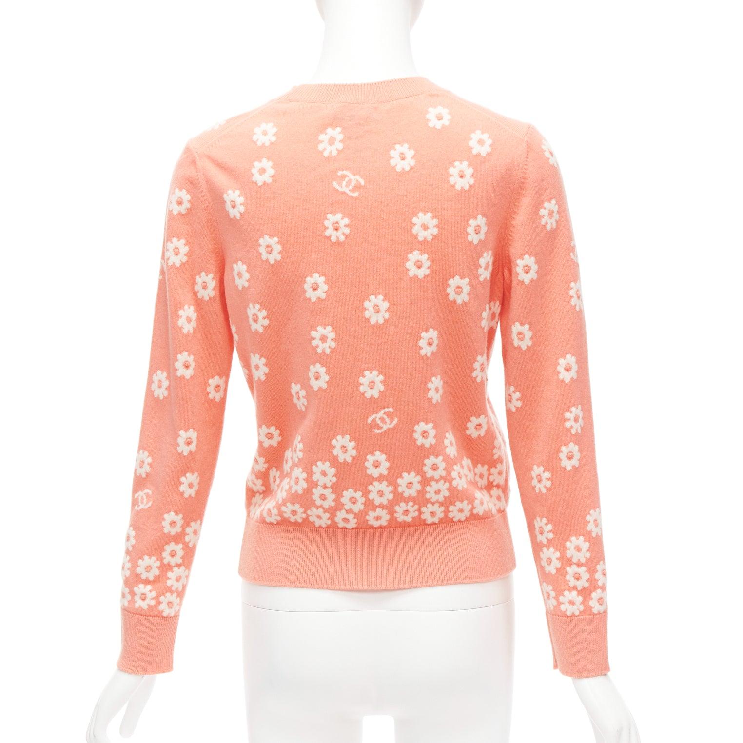 CHANEL 22P peach cashmere blend floral CC knitted pullover sweater FR34 For Sale 1