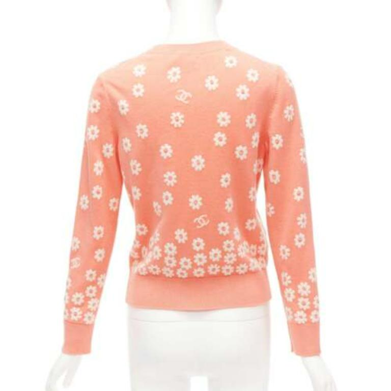 Pull pull-over CHANEL 22P couleur pêche en cachemire mélangé à fleurs CC FR34 en vente 1