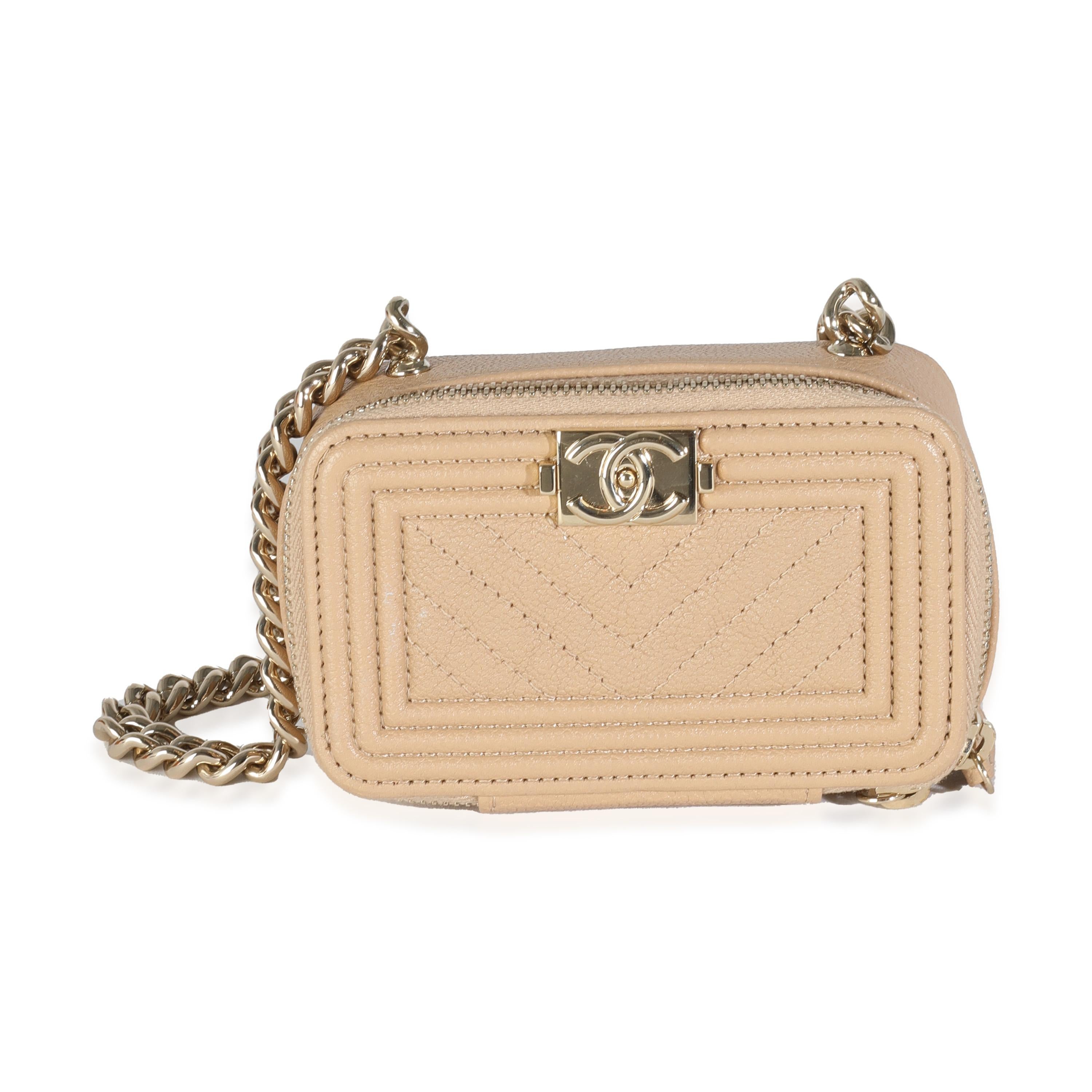 Women's or Men's Chanel 22S Beige Caviar Chevron Quilted Mini Boy Clutch Handbag With Chain For Sale