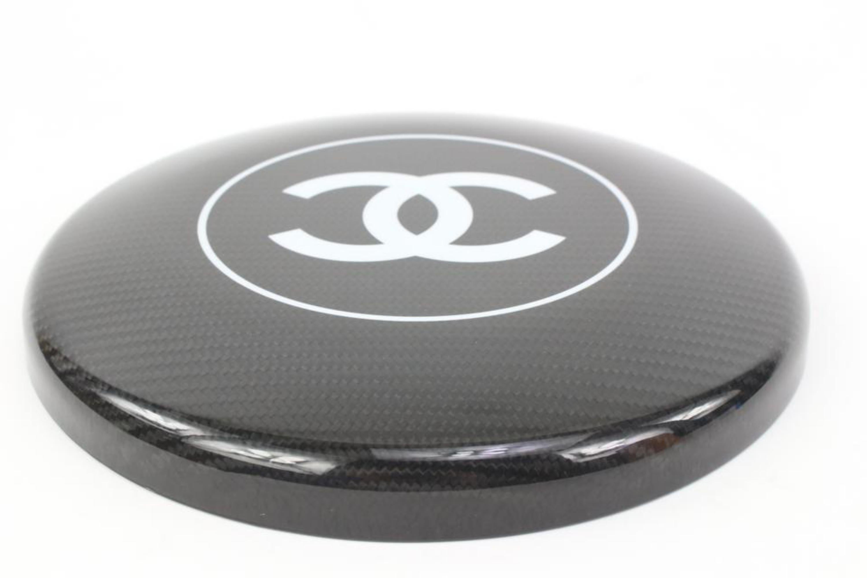 Chanel 22S Schwarzer Kohlenstofffaser CC Logo Frisbee Disc  34ck311s im Angebot 3