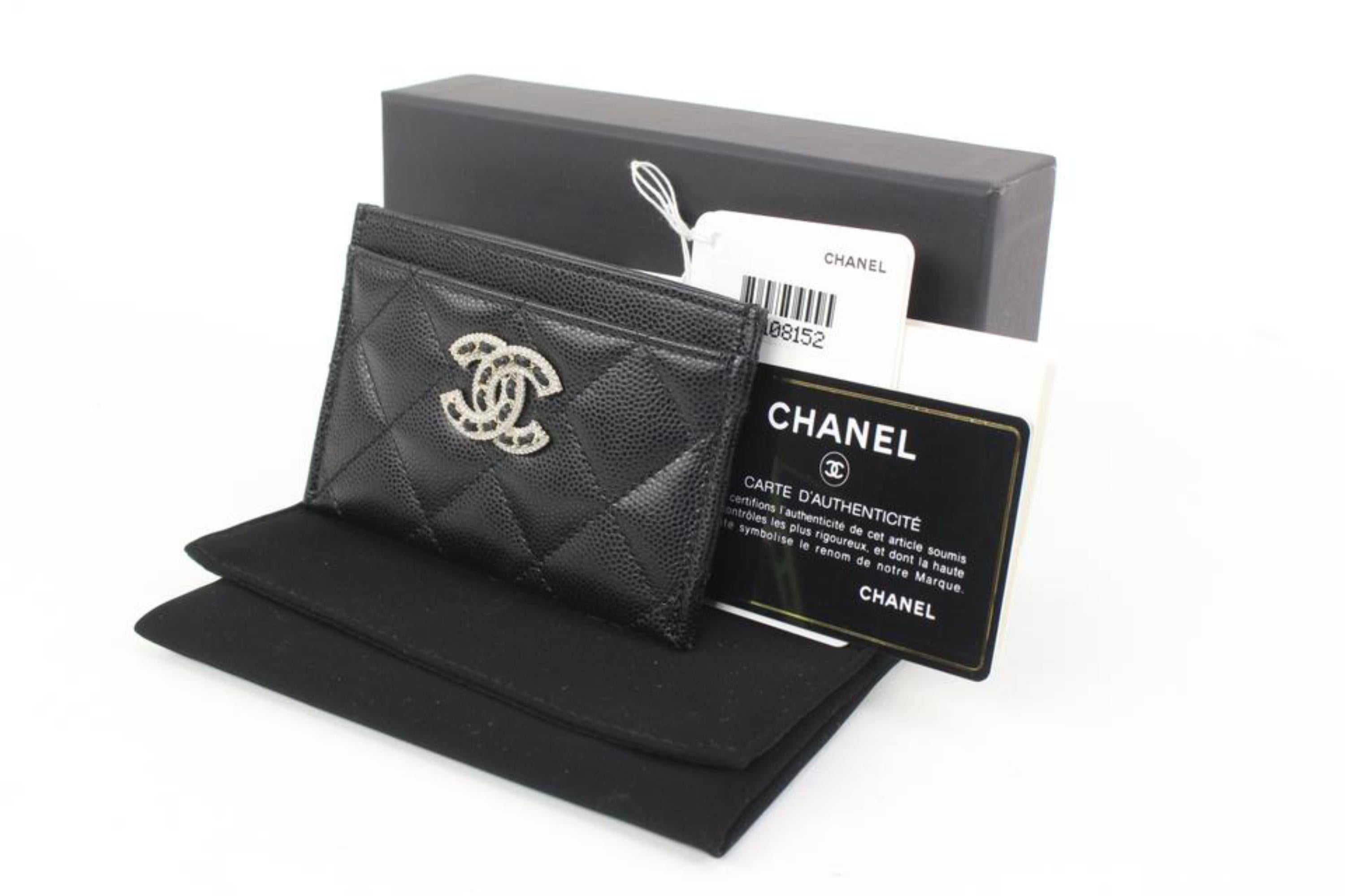 Chanel 22s Black Quilted Caviar CC Crystal O-Case Card Wallet 96ck323s
Date Code/Serial Number: 32108152
Made In: Spain
Measurements: Length:  4.4