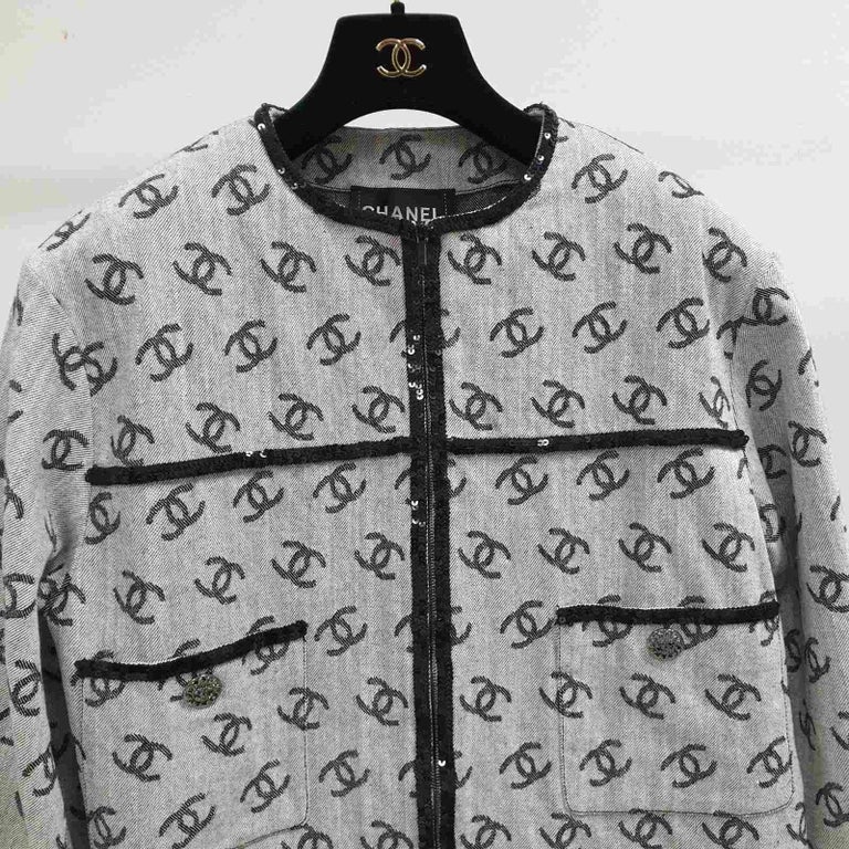 Chanel 22S Black White CC LOGO JACKET For Sale at 1stDibs chanel