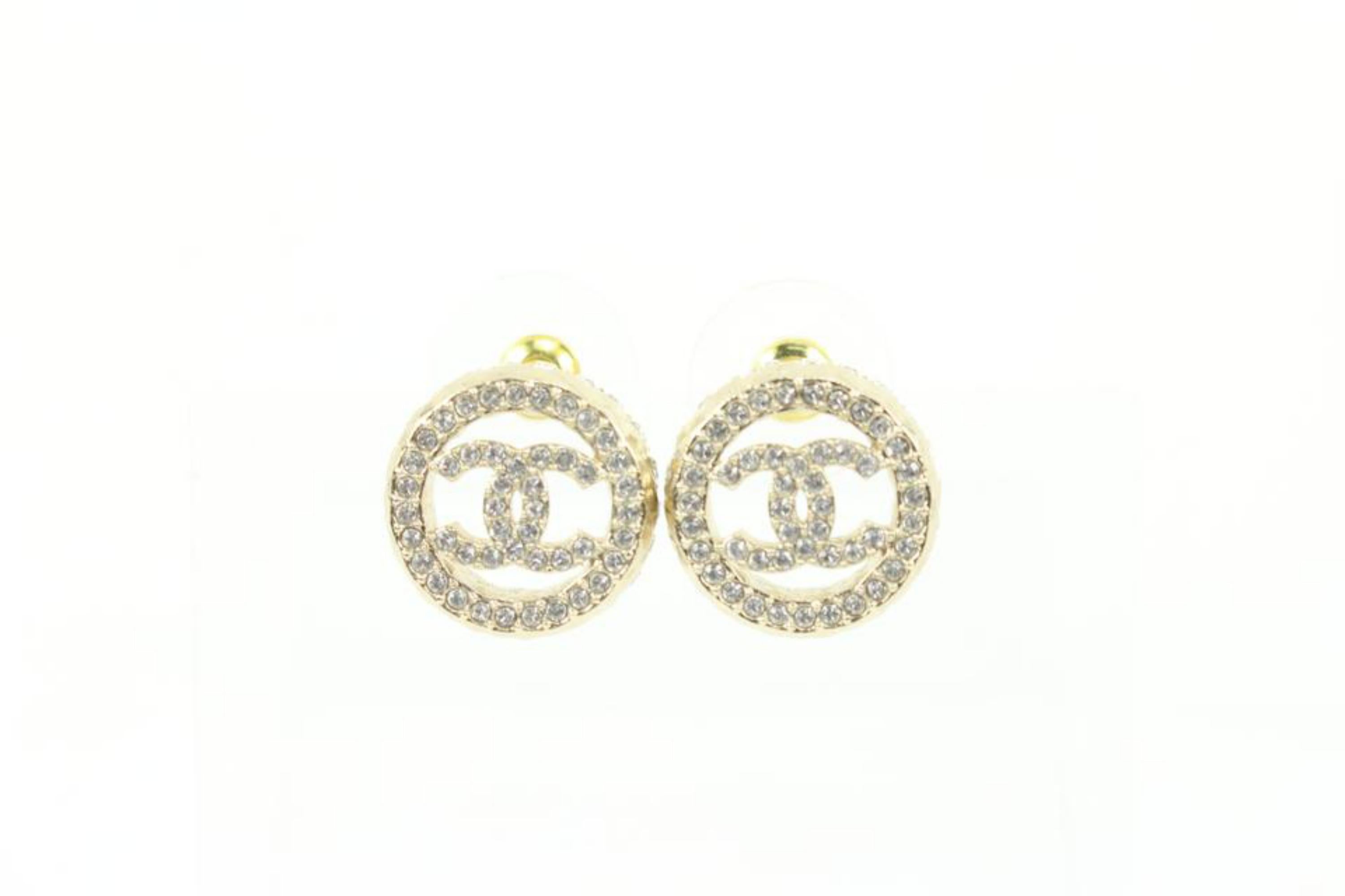 Chanel 22S Gold x Crystal Round CC Earrings Pierce 13ck311s
Date Code/Serial Number: B22 S
Made In: Italy
Measurements: Length:  .5