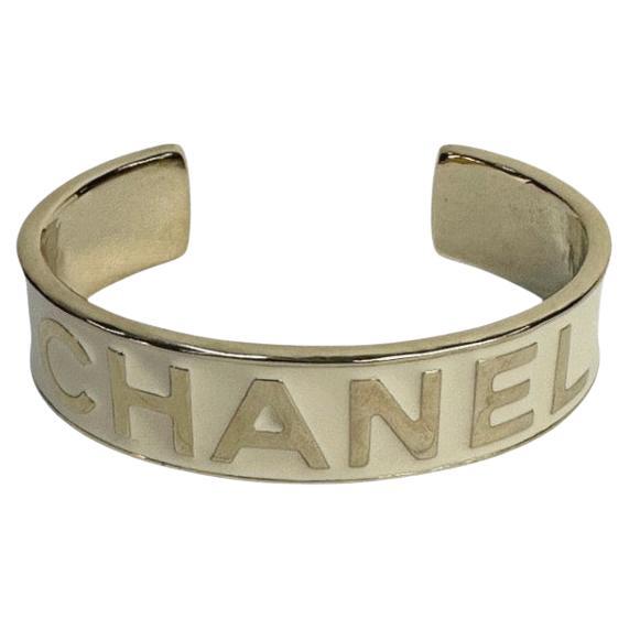Chanel 22S Logo smaltato in oro Bracciale S
