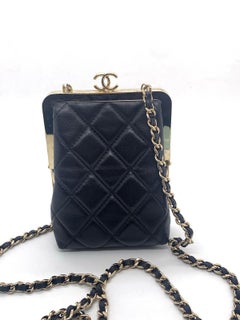 Chanel 22S new-style black & gold frog-mouth chain bag. Authentic laser stamp 31