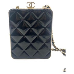 Chanel 22S new-style black & gold frog-mouth chain bag. Authentic laser stamp 31