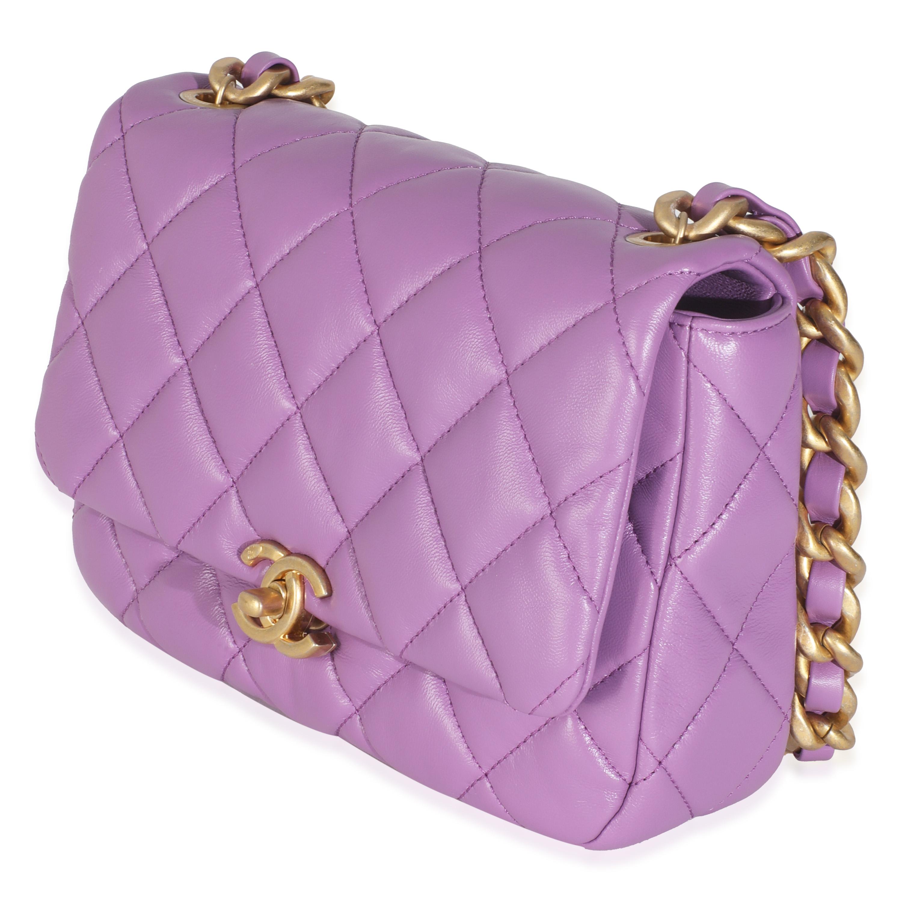 De las mujeres Chanel 22S Púrpura Piel de cordero acolchada Mini Bolso con solapa de cadena lacada en venta