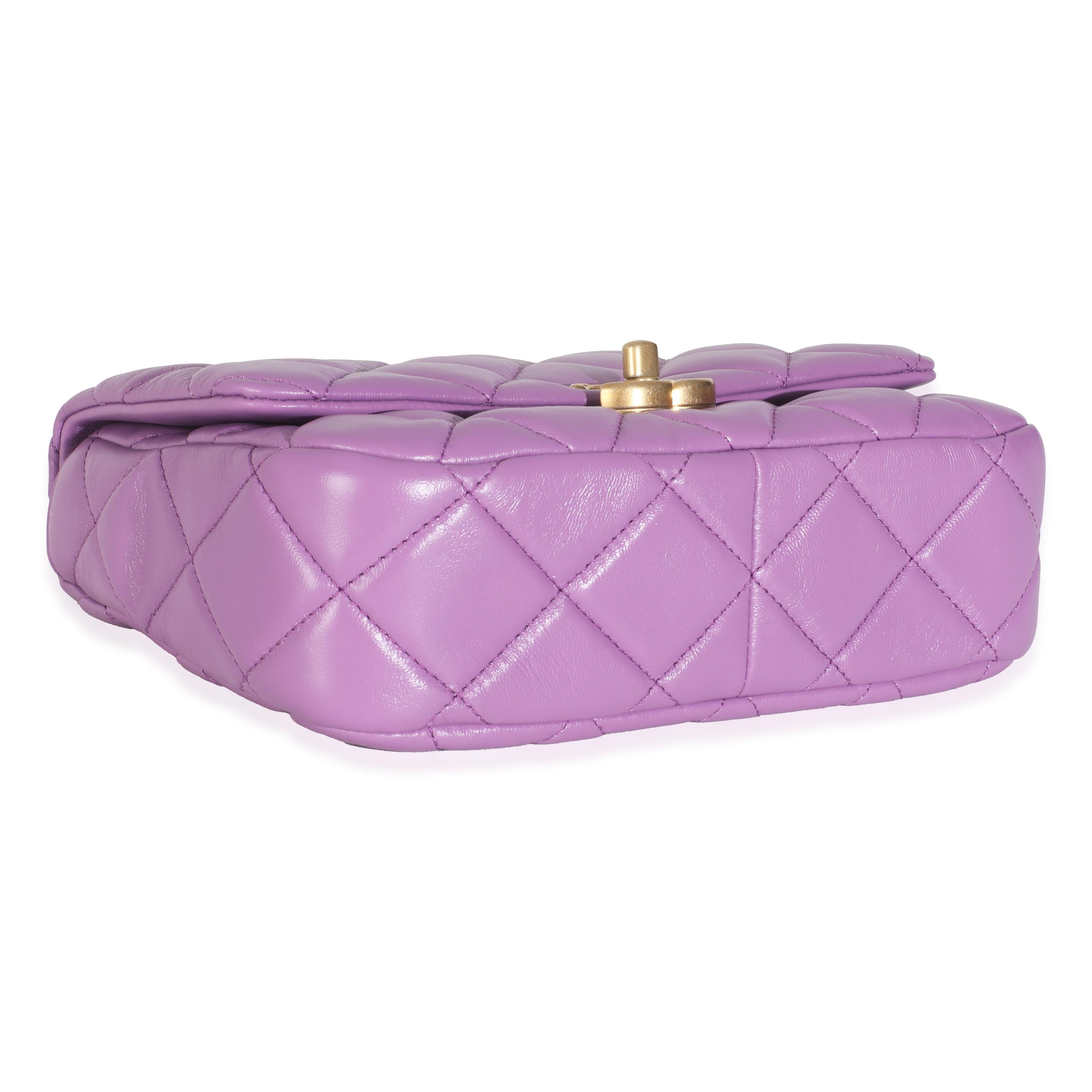 Chanel 22S Púrpura Piel de cordero acolchada Mini Bolso con solapa de cadena lacada en venta 3