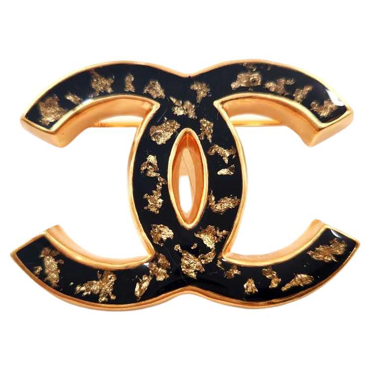 CHANEL11P CC Logo Brooch For Sale at 1stDibs